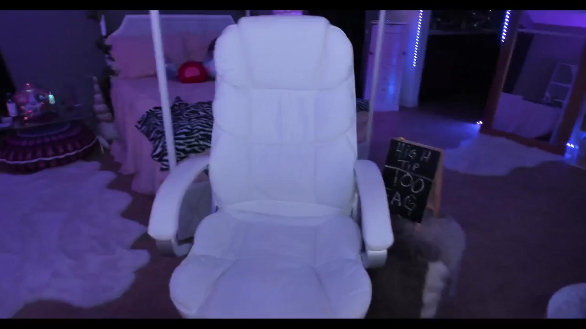 Gallery image thumbnail from CaliPassion's myfreecams stream on, 05/29/2025, 04:03 image 11 of 20