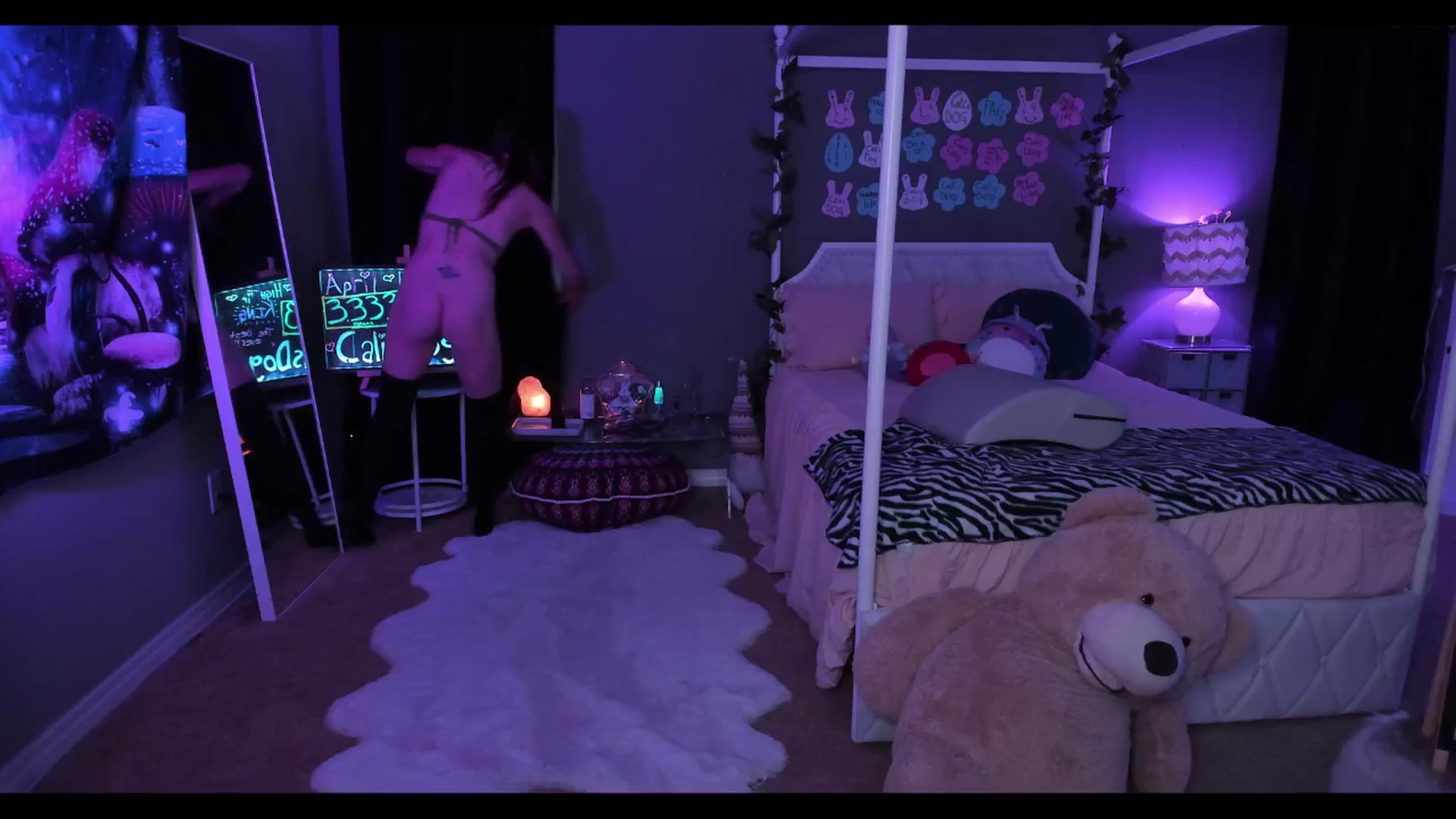 Gallery image thumbnail from CaliPassion's myfreecams stream on, 05/29/2025, 04:03 image 15 of 20