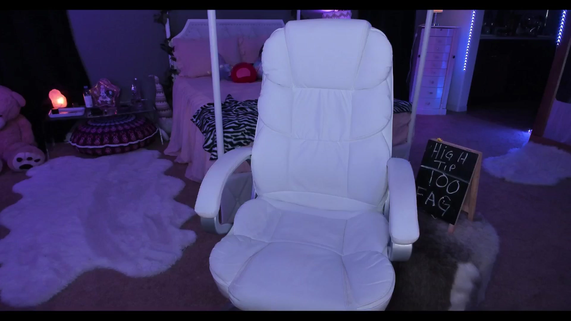 Gallery image thumbnail from CaliPassion's myfreecams stream on, 05/29/2025, 04:03 image 9 of 20