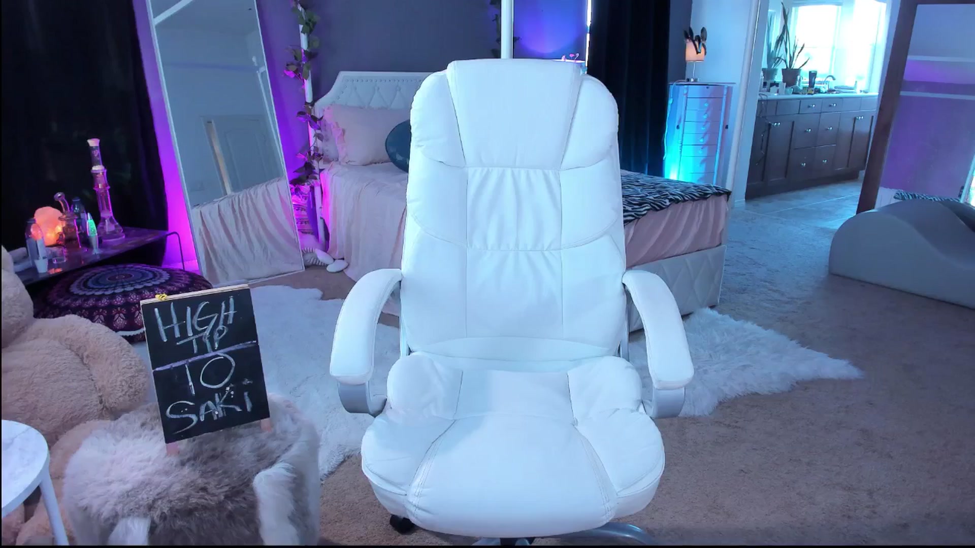Gallery image thumbnail from CaliPassion's myfreecams stream on, 06/15/2025, 02:33 image 7 of 20
