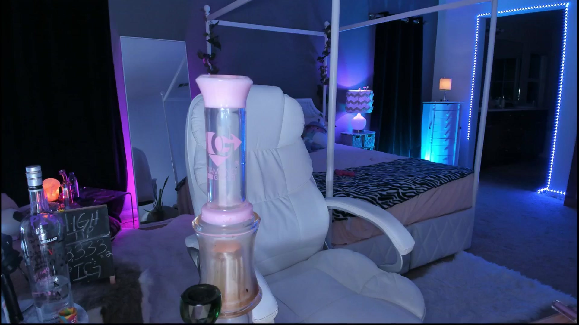 Gallery image thumbnail from CaliPassion's myfreecams stream on, 06/17/2025, 04:34 image 10 of 20