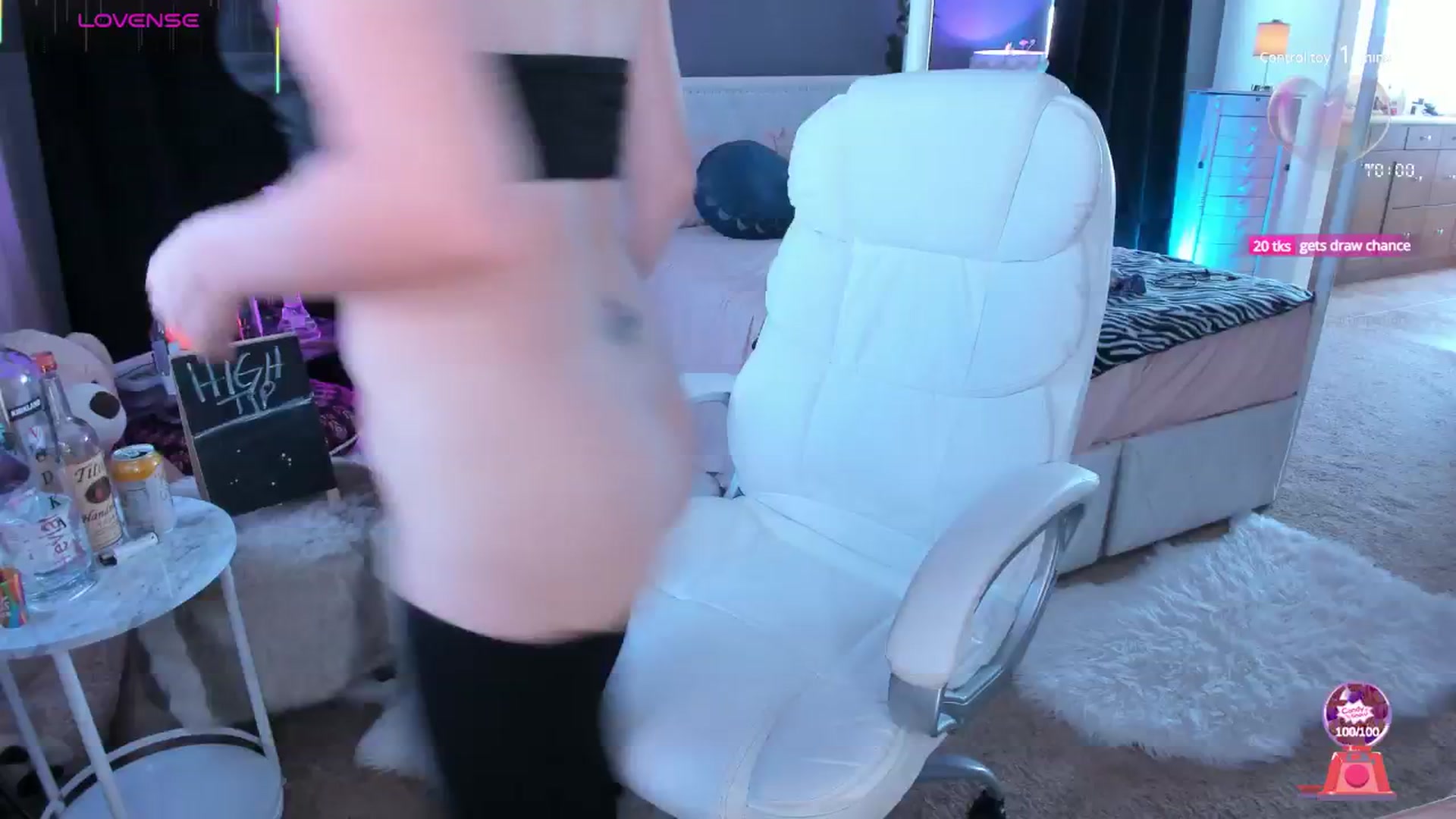 Gallery image thumbnail from CaliPassion's myfreecams stream on, 06/18/2025, 21:23 image 11 of 20