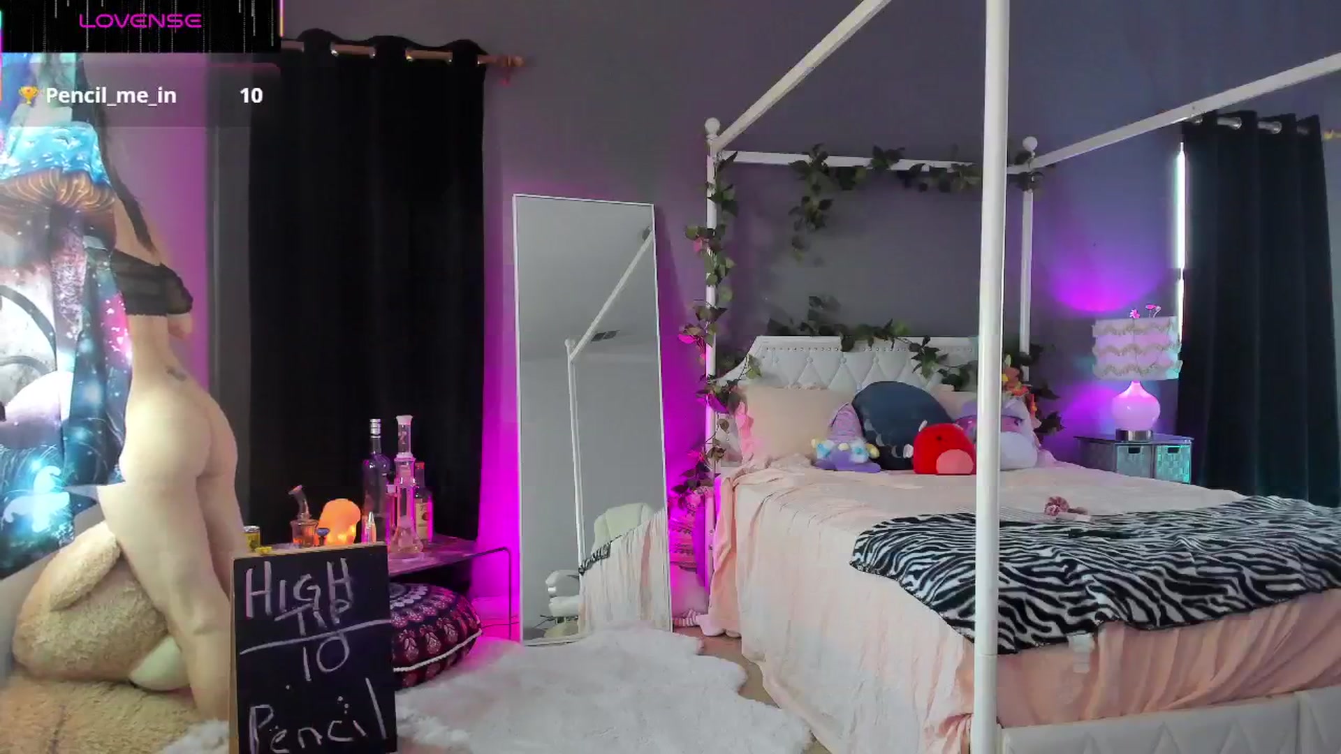 Gallery image thumbnail from CaliPassion's myfreecams stream on, 06/27/2025, 24:31 image 5 of 20