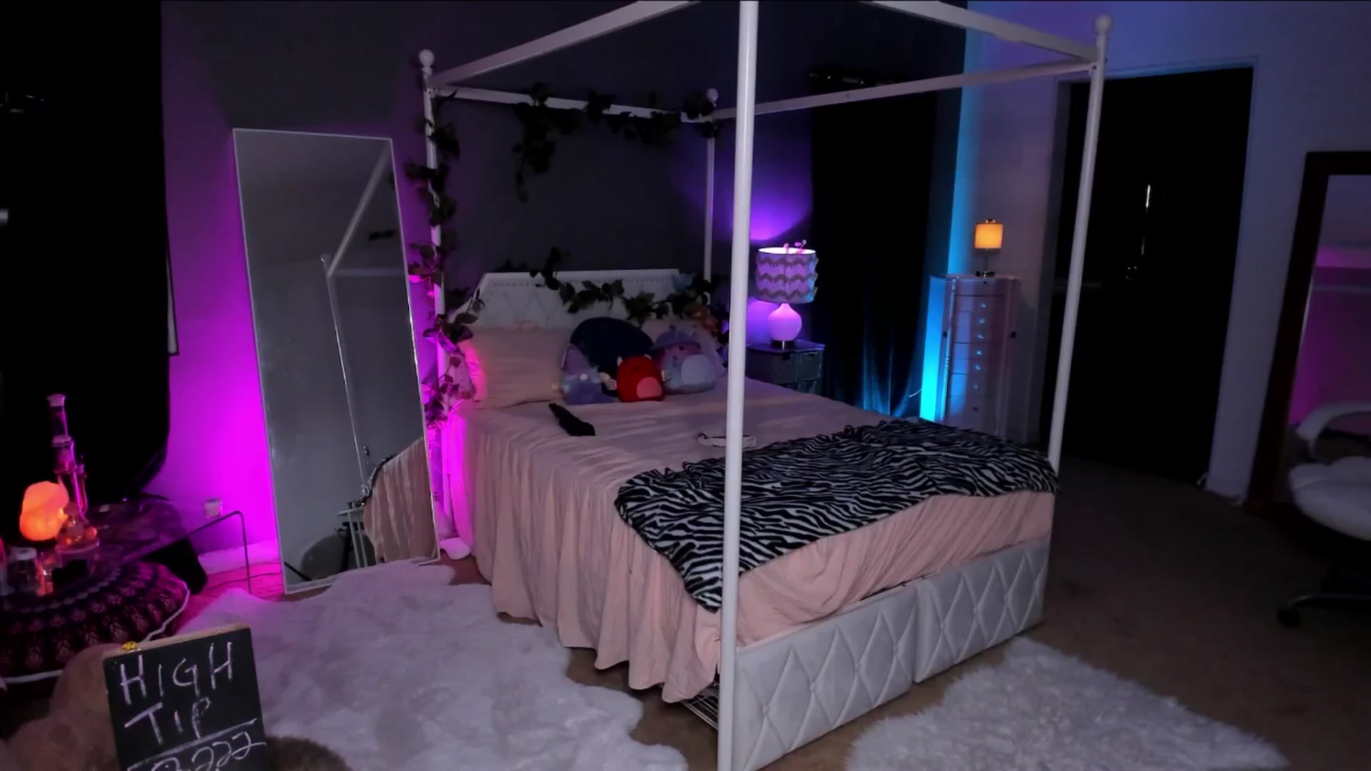 Gallery image thumbnail from CaliPassion's myfreecams stream on, 07/23/2025, 03:59 image 20 of 20