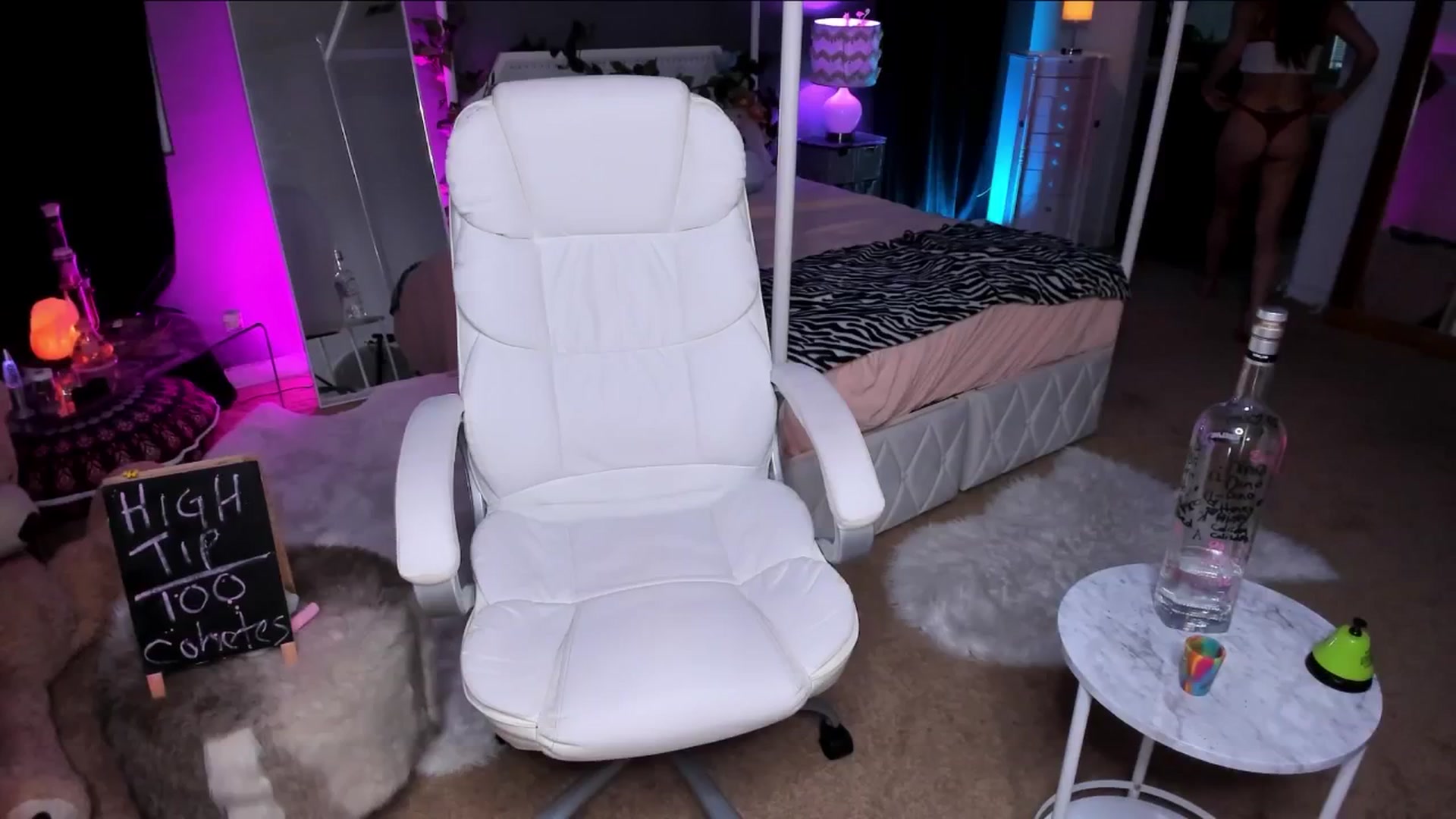 Gallery image thumbnail from CaliPassion's myfreecams stream on, 07/23/2025, 03:59 image 13 of 20