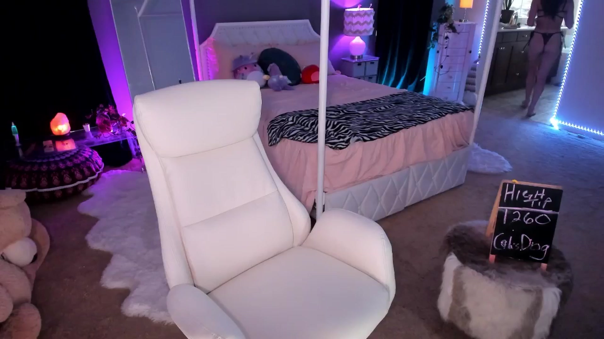 Gallery image thumbnail from CaliPassion's myfreecams stream on, 08/29/2025, 02:54 image 1 of 20