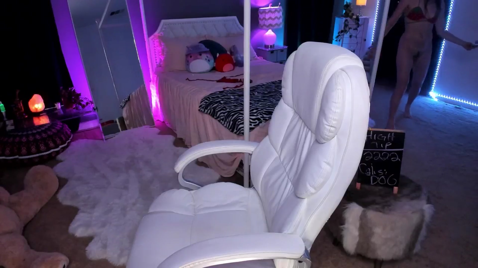 Gallery image thumbnail from CaliPassion's myfreecams stream on, 09/03/2025, 03:40 image 18 of 20