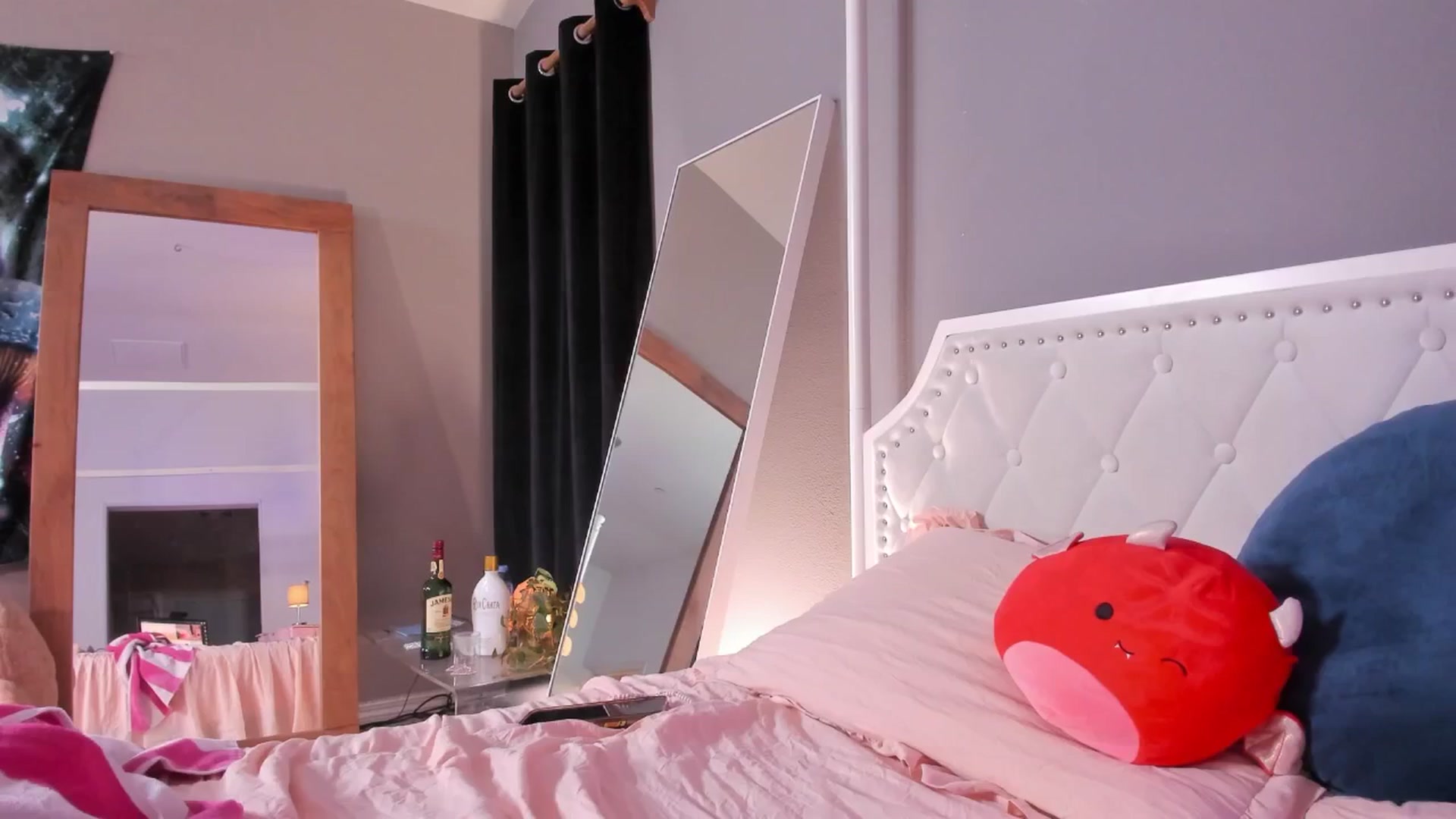 Gallery image thumbnail from CaliPassion's myfreecams stream on, 10/29/2025, 05:19 image 8 of 20