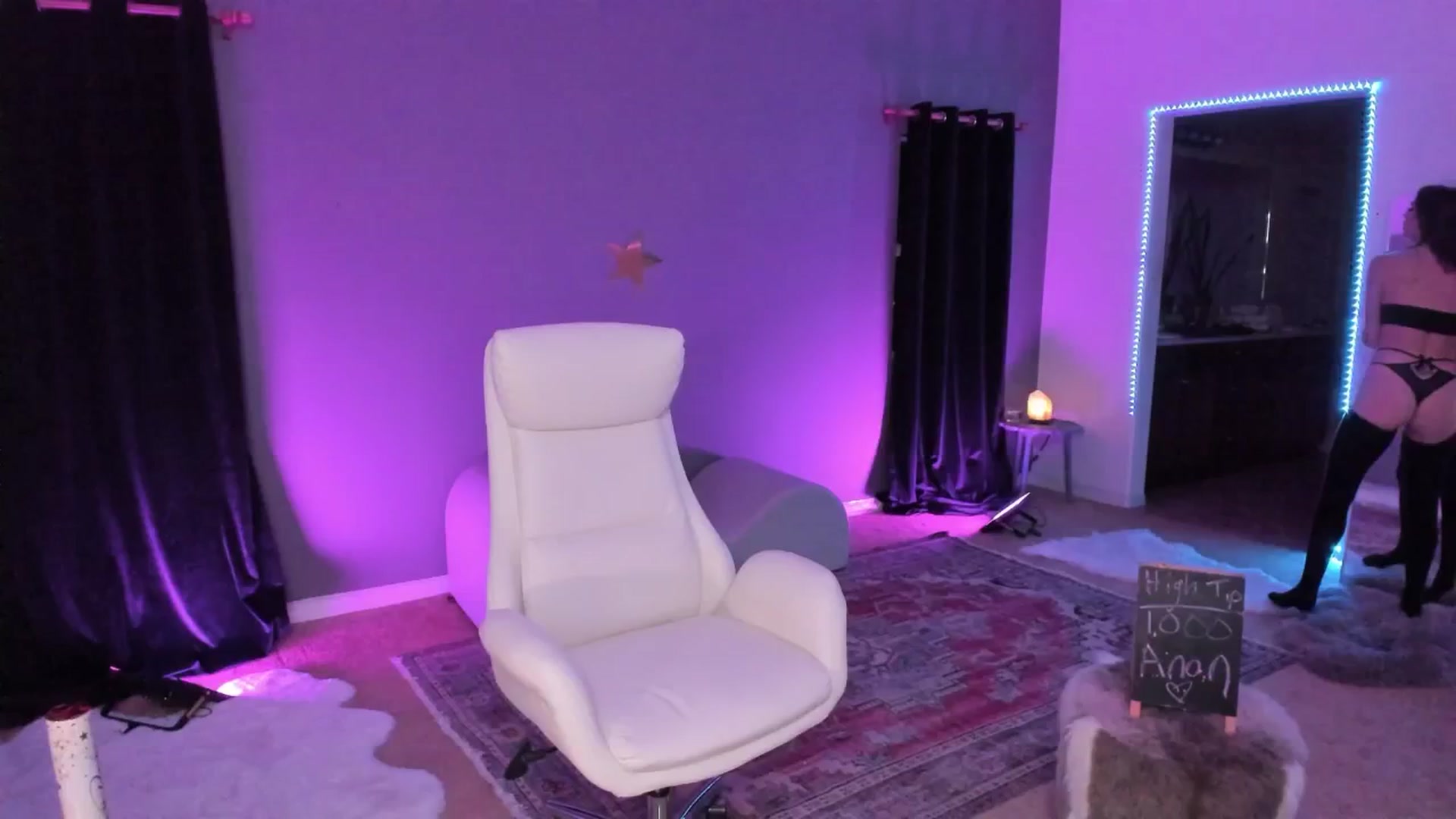 Gallery image thumbnail from CaliPassion's myfreecams stream on, 11/05/2025, 03:49 image 7 of 20