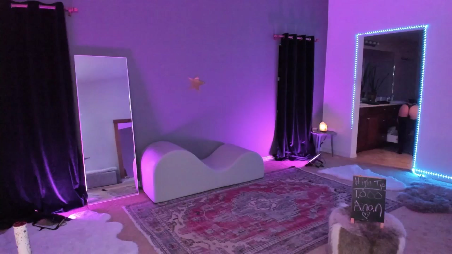 Gallery image thumbnail from CaliPassion's myfreecams stream on, 11/05/2025, 03:49 image 11 of 20