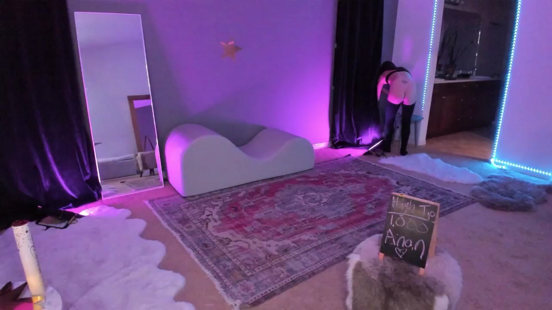 Gallery image thumbnail from CaliPassion's myfreecams stream on, 11/05/2025, 04:19 image 5 of 20
