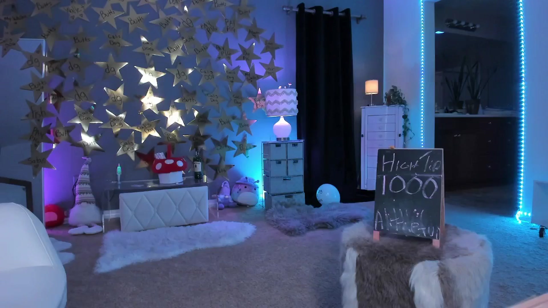 Gallery image thumbnail from CaliPassion's myfreecams stream on, 11/21/2025, 04:32 image 17 of 20
