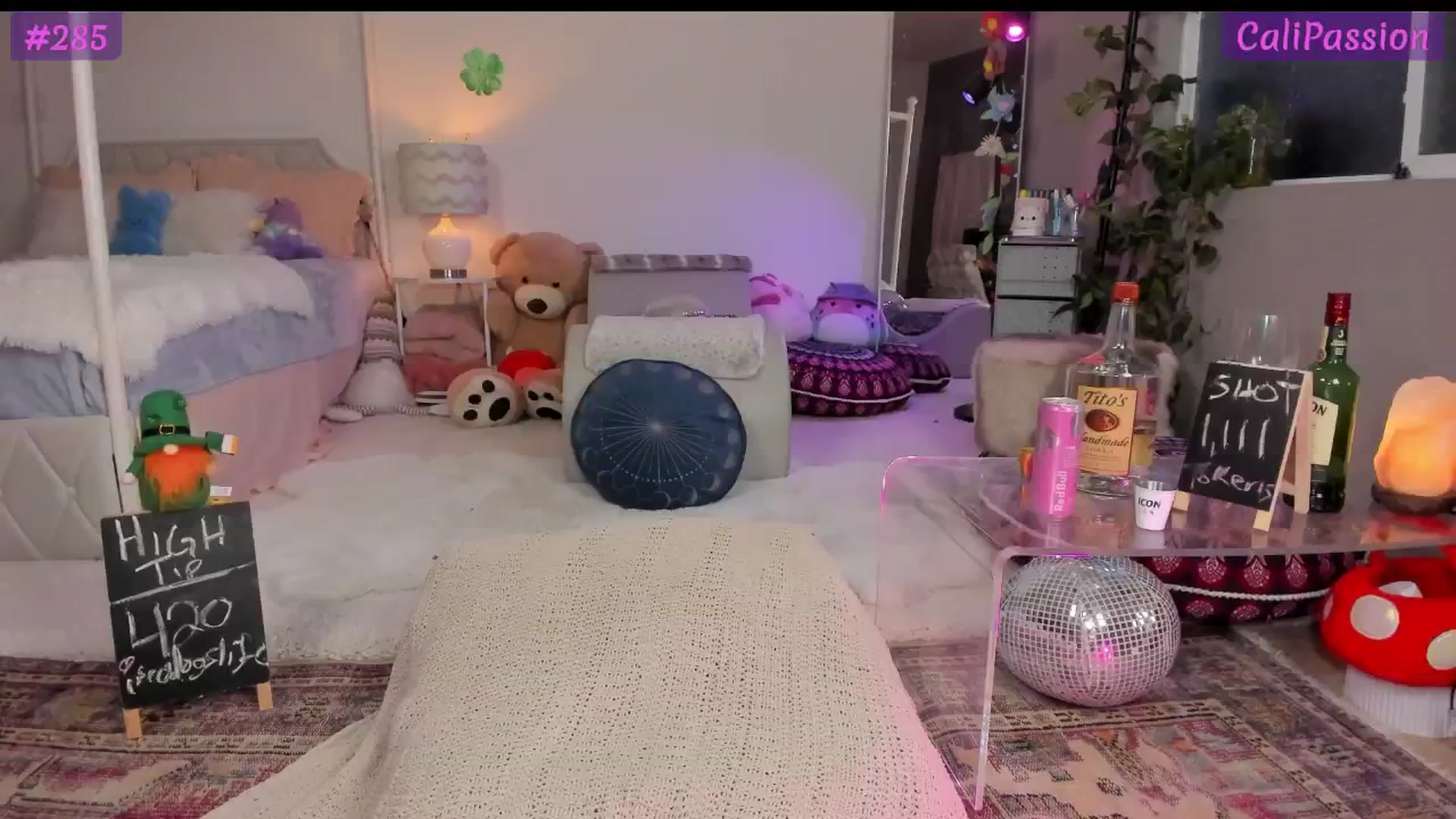 Gallery image thumbnail from CaliPassion's myfreecams stream on, 03/13/2026, 05:05 image 17 of 20