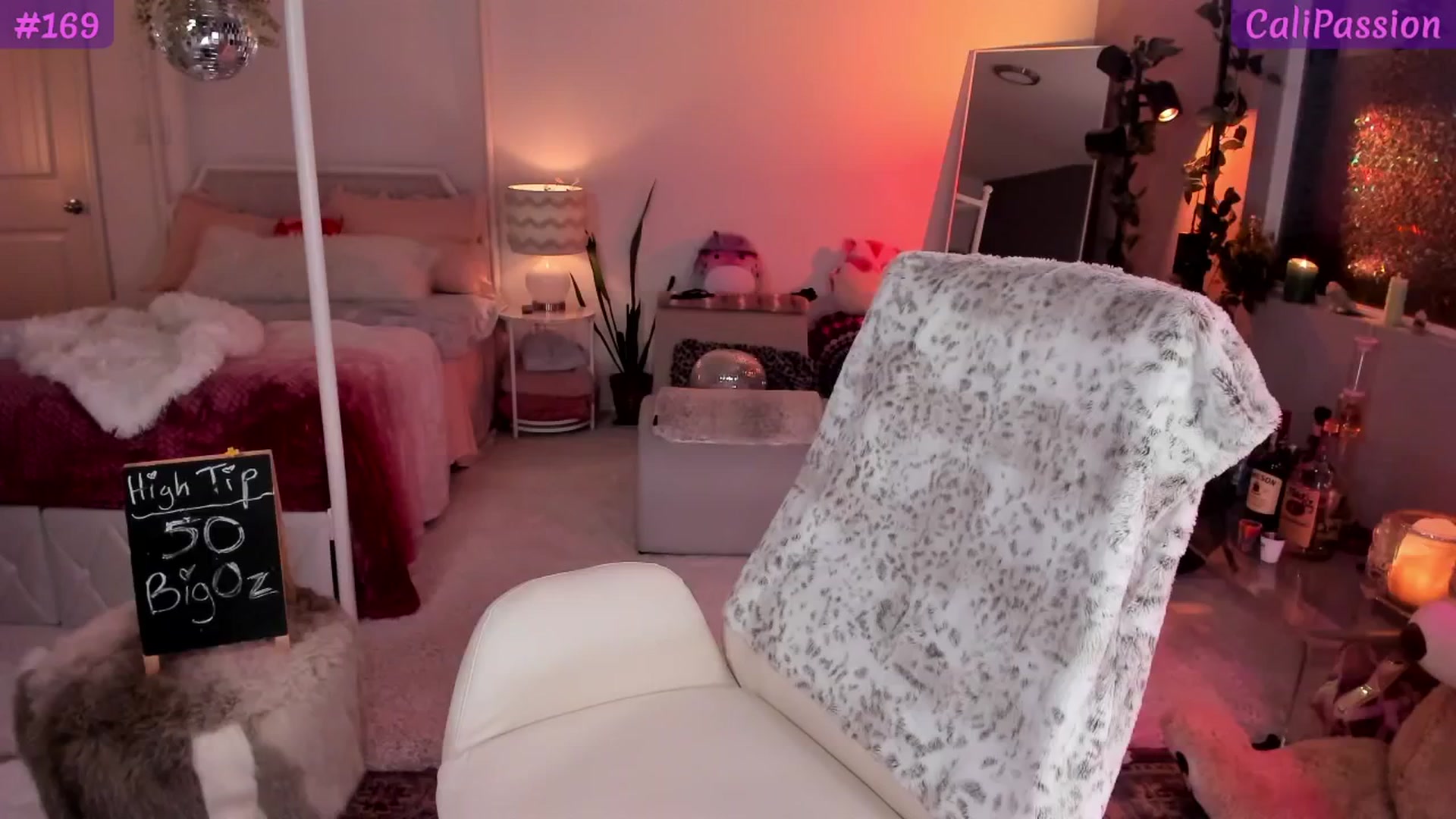 Gallery image thumbnail from CaliPassion's myfreecams stream on, 04/24/2026, 05:24 image 3 of 20