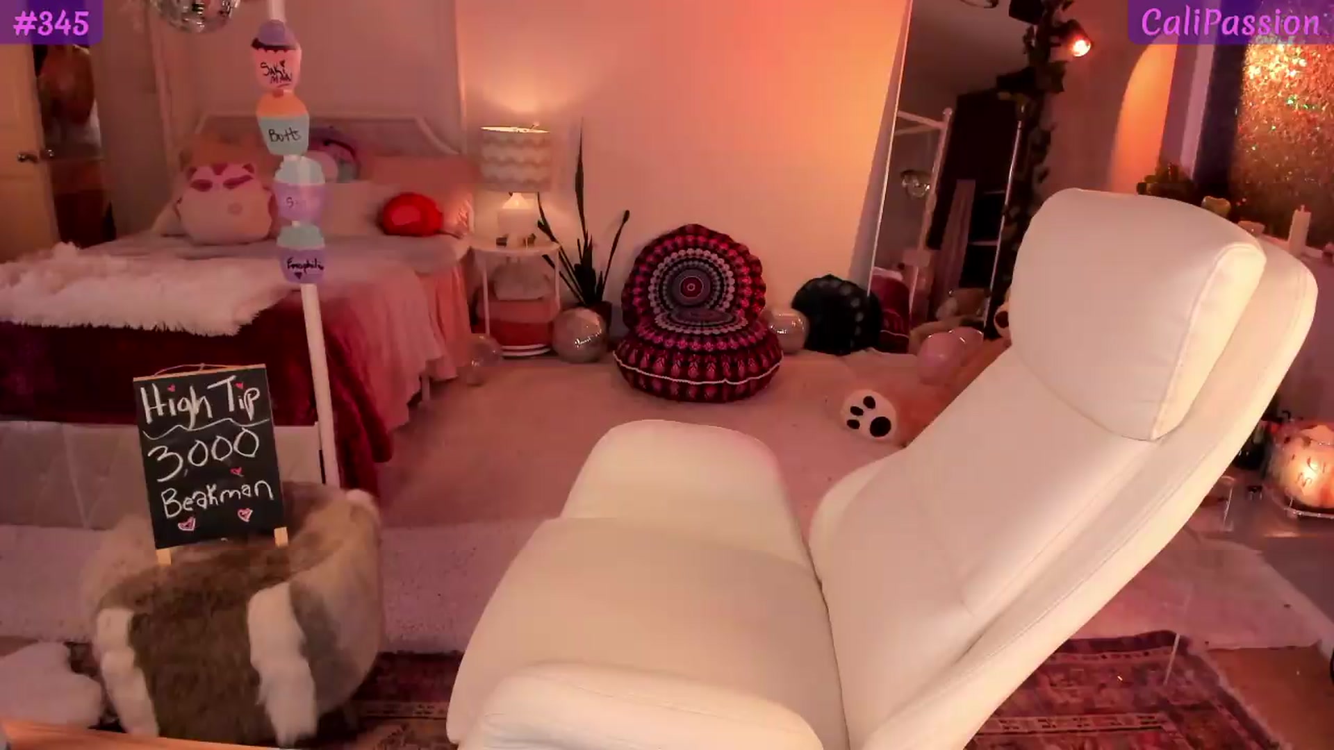 Gallery image thumbnail from CaliPassion's myfreecams stream on, 05/19/2026, 04:16 image 15 of 20