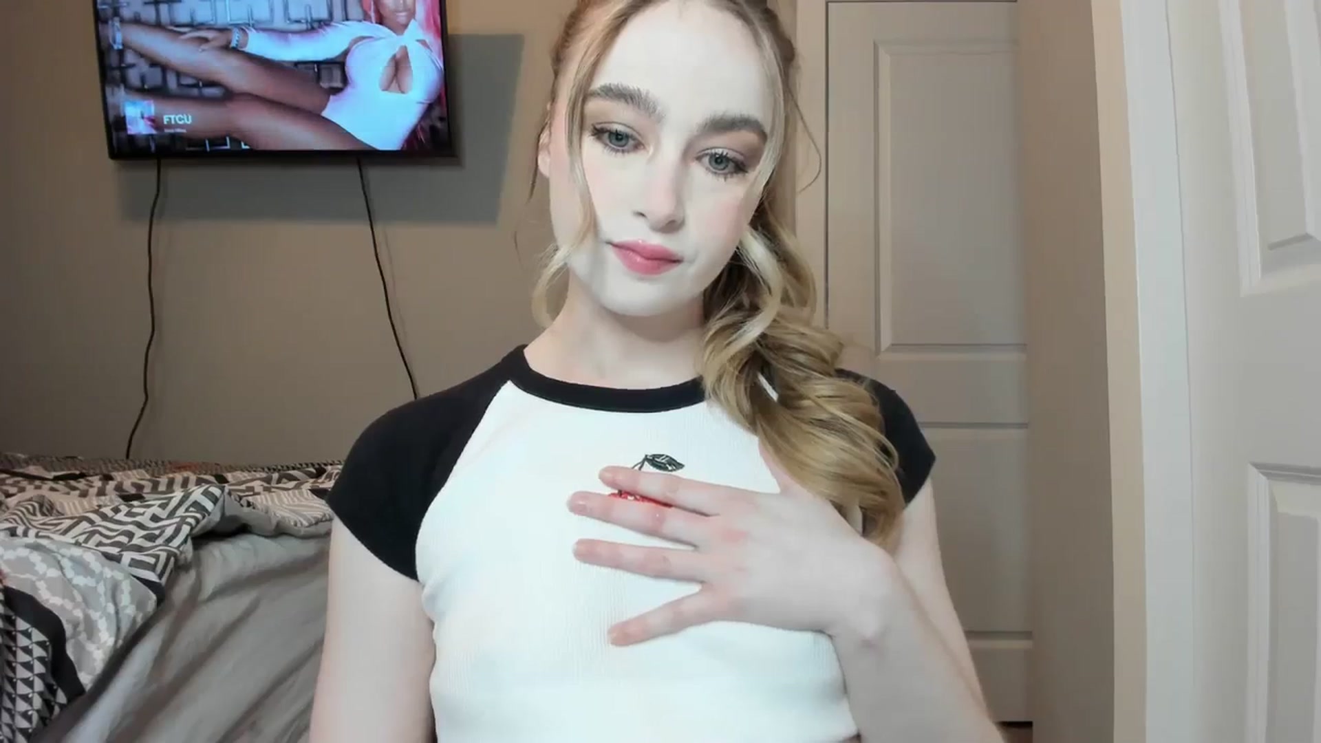 Gallery image thumbnail from Caliii's myfreecams stream on, 12/18/2023, 15:50 image 11 of 20