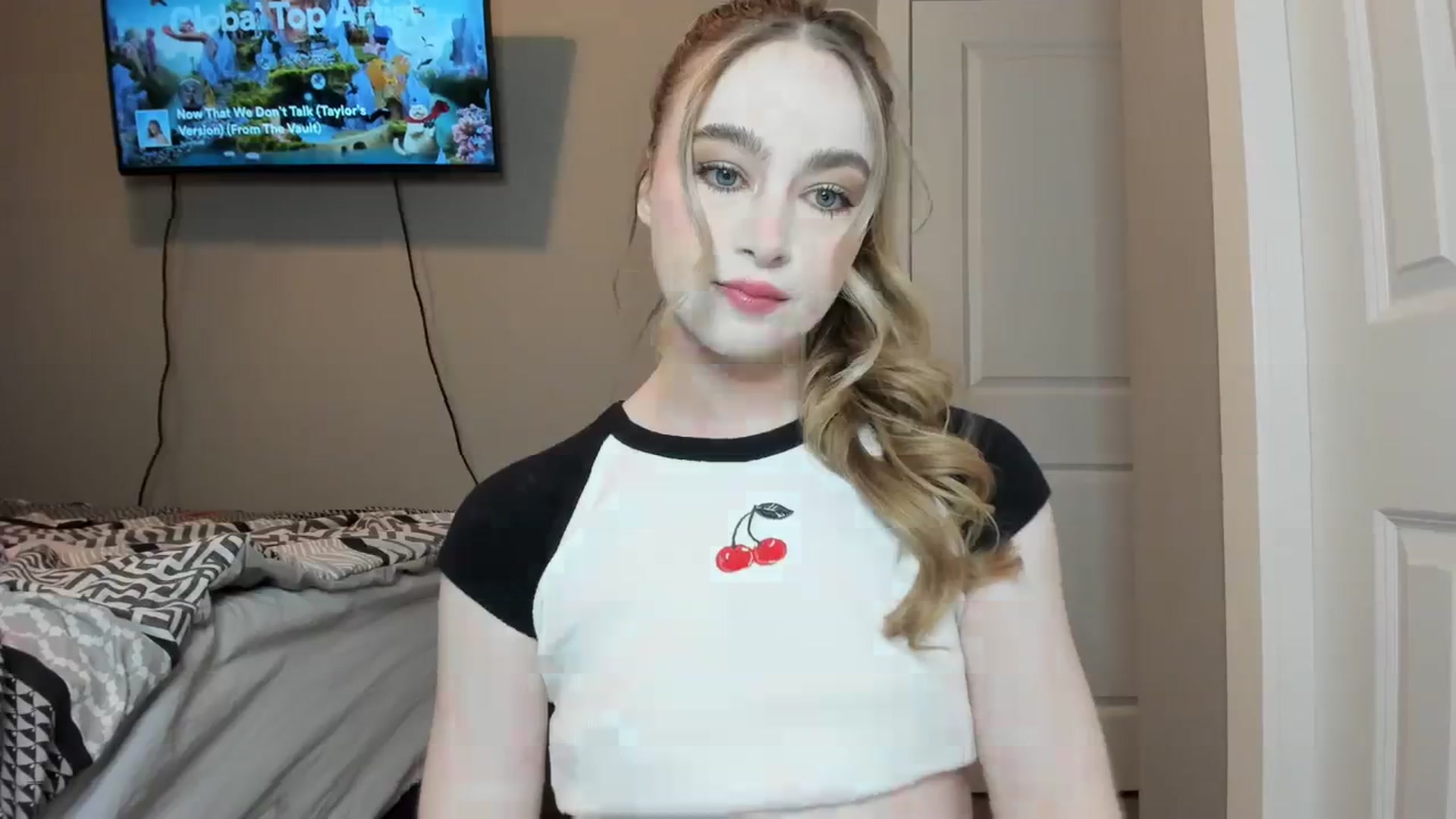 Gallery image thumbnail from Caliii's myfreecams stream on, 12/18/2023, 15:50 image 8 of 20