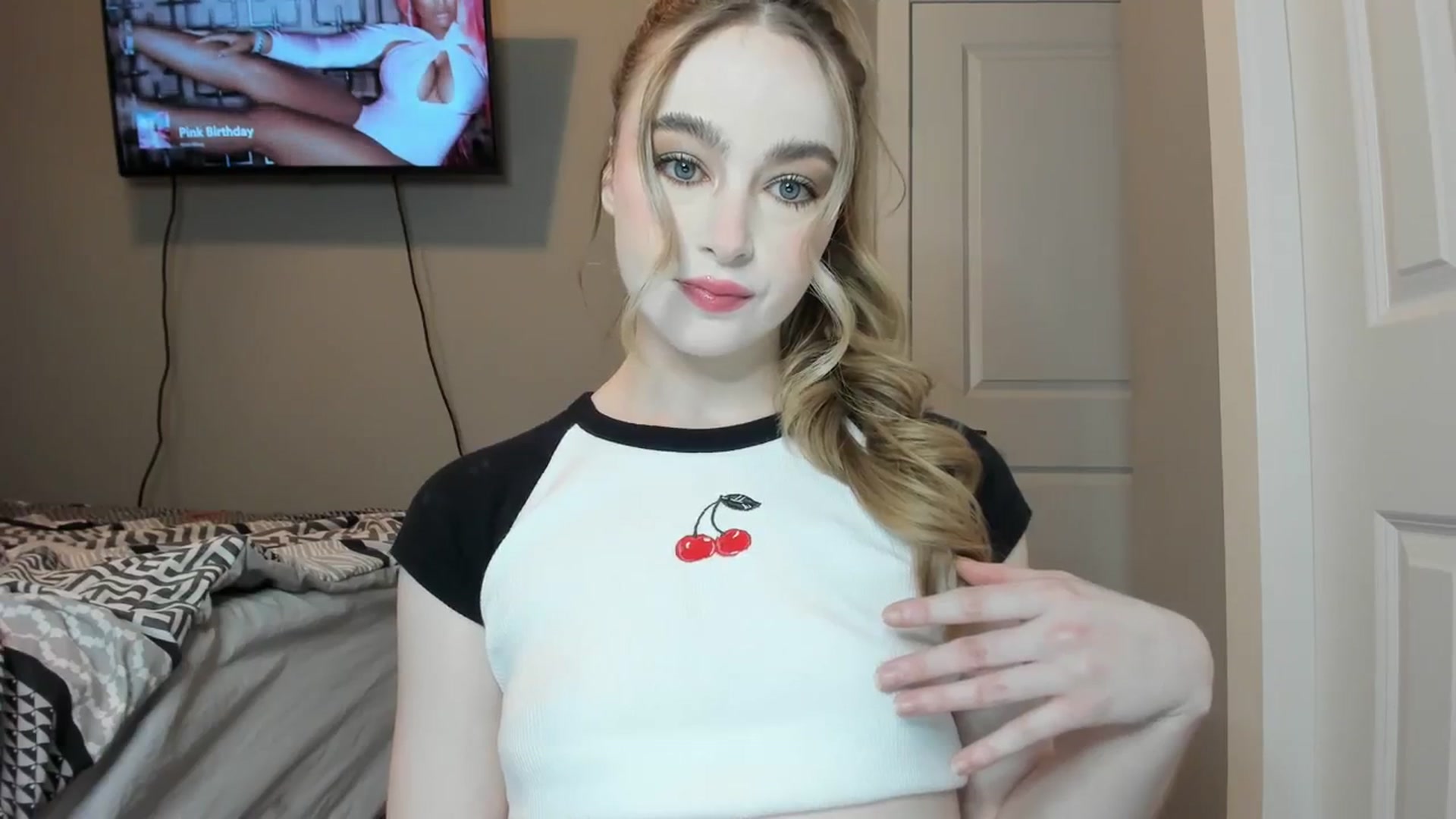 Gallery image thumbnail from Caliii's myfreecams stream on, 12/18/2023, 15:50 image 10 of 20