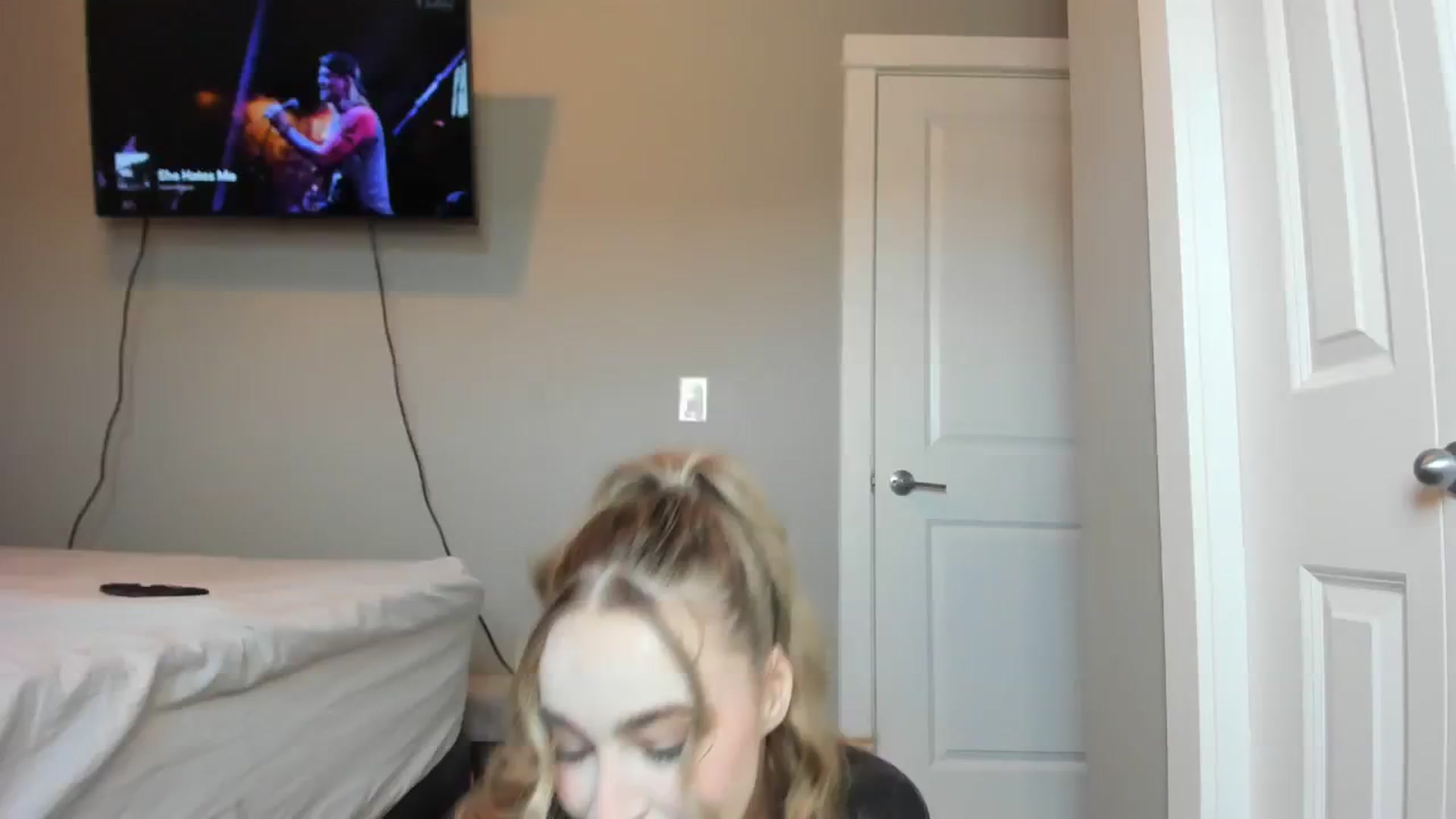 Gallery image thumbnail from Caliii's myfreecams stream on, 12/21/2023, 18:53 image 7 of 20