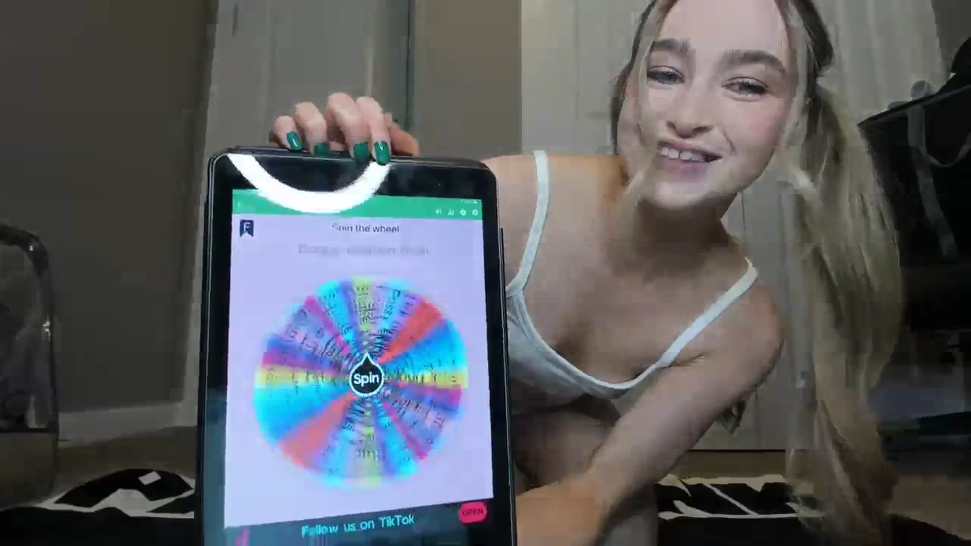 Gallery image thumbnail from Caliii's myfreecams stream on, 01/16/2024, 17:42 image 15 of 20