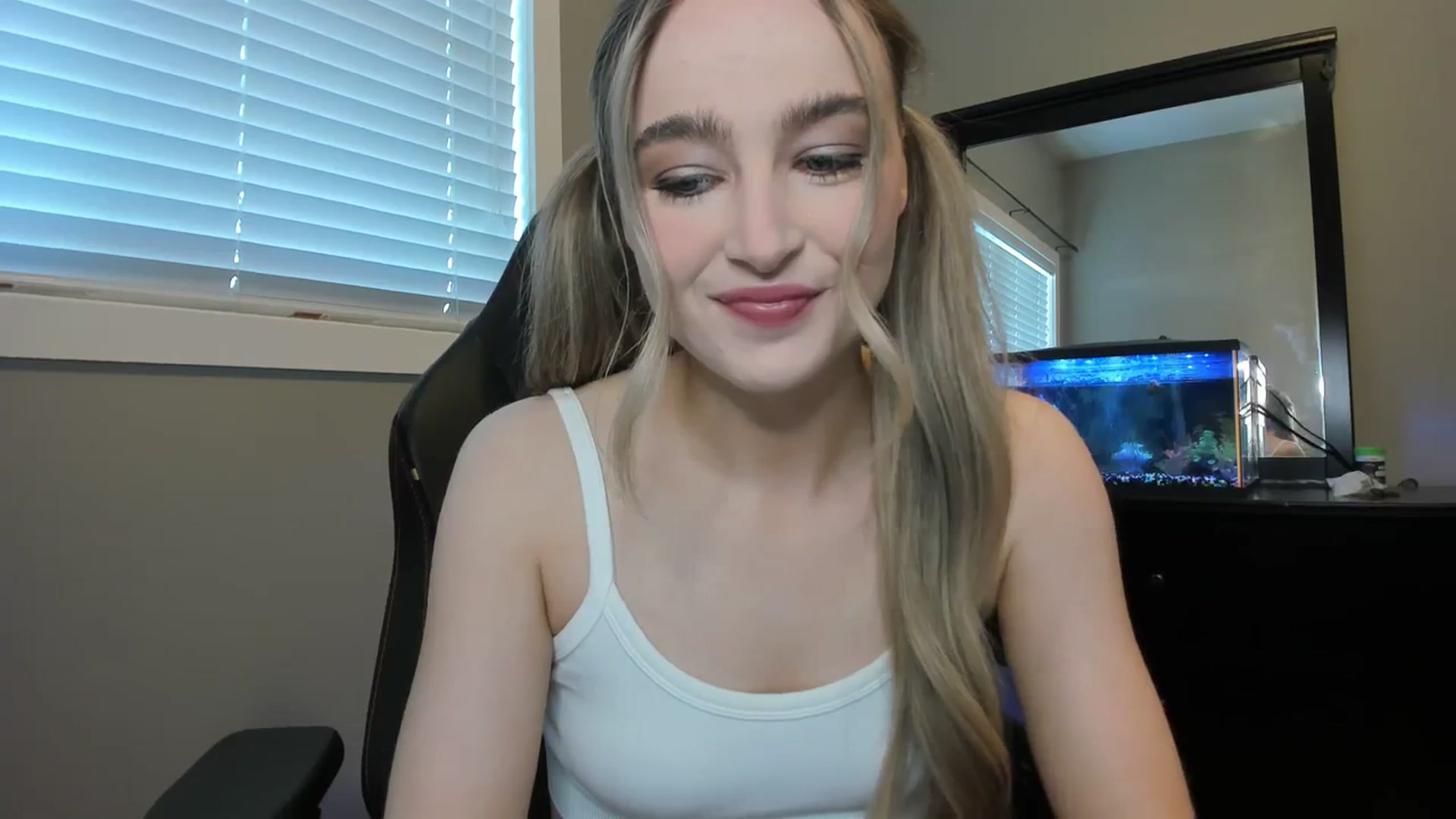 Gallery image thumbnail from Caliii's myfreecams stream on, 01/16/2024, 18:39 image 4 of 20