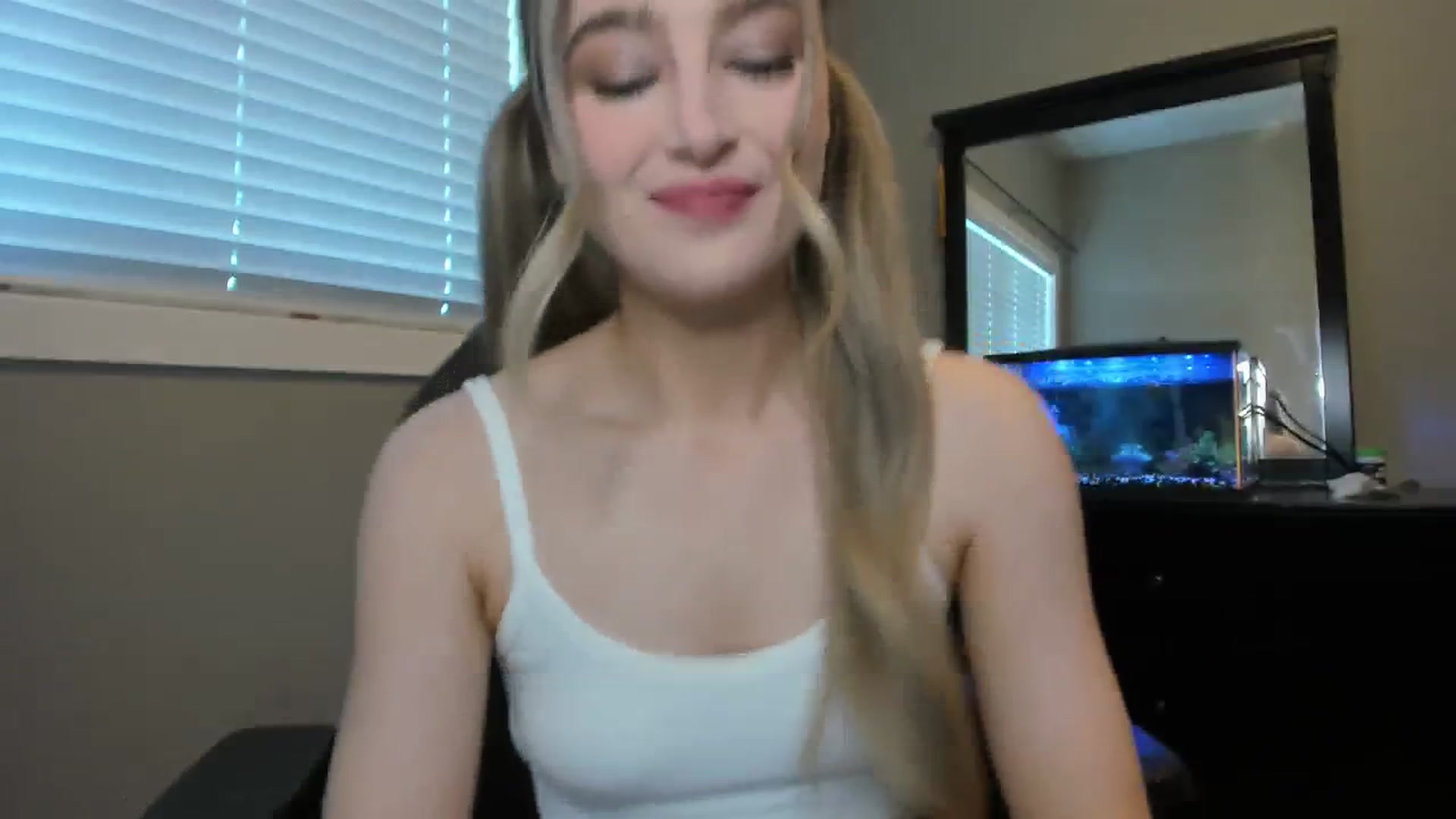 Gallery image thumbnail from Caliii's myfreecams stream on, 01/16/2024, 18:39 image 2 of 20