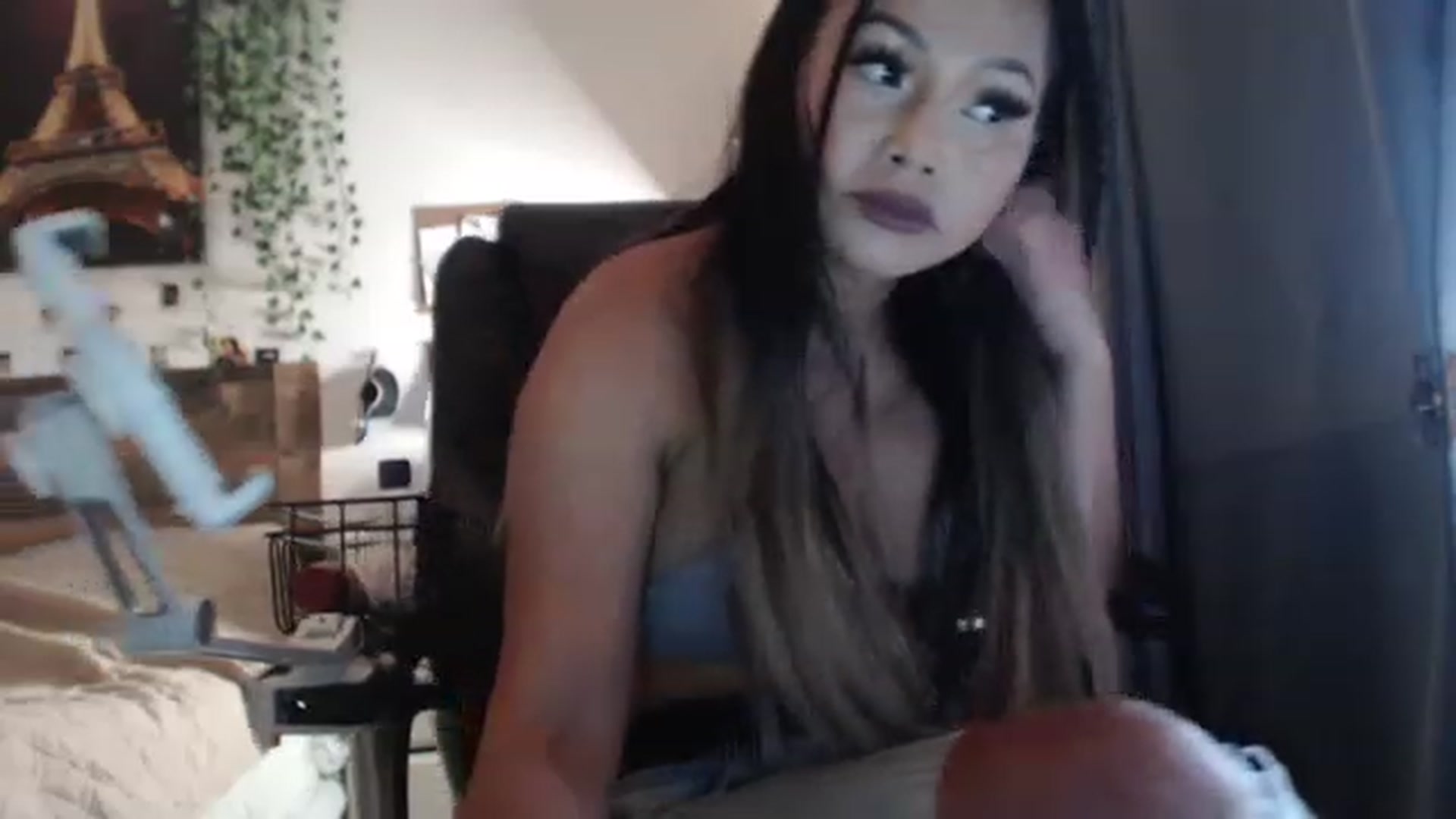 Gallery image thumbnail from Calistah's myfreecams stream on, 03/20/2023, 24:46 image 15 of 20