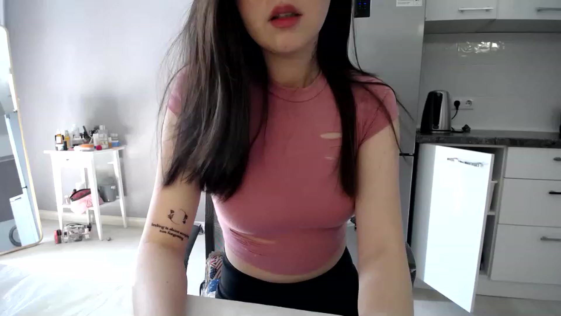 Gallery image thumbnail from CallMeMina's myfreecams stream on, 05/02/2023, 08:25 image 13 of 20