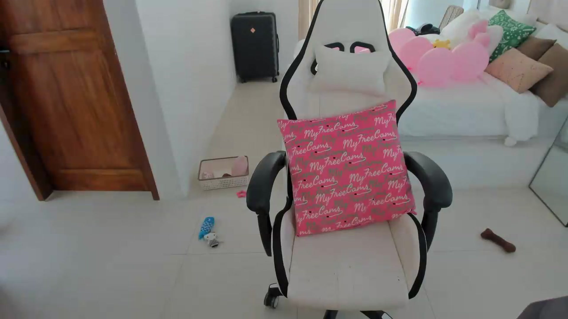 Gallery image thumbnail from CallMe_PJ's myfreecams stream on, 05/05/2026, 05:25 image 4 of 20