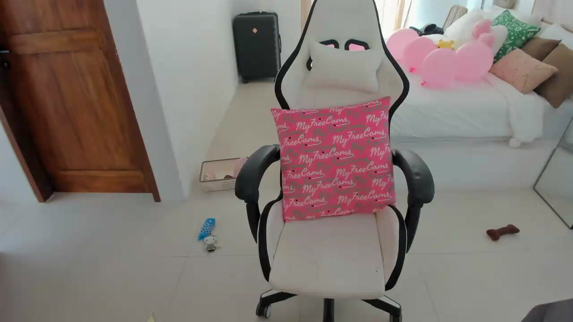 Gallery image thumbnail from CallMe_PJ's myfreecams stream on, 05/05/2026, 05:25 image 9 of 20