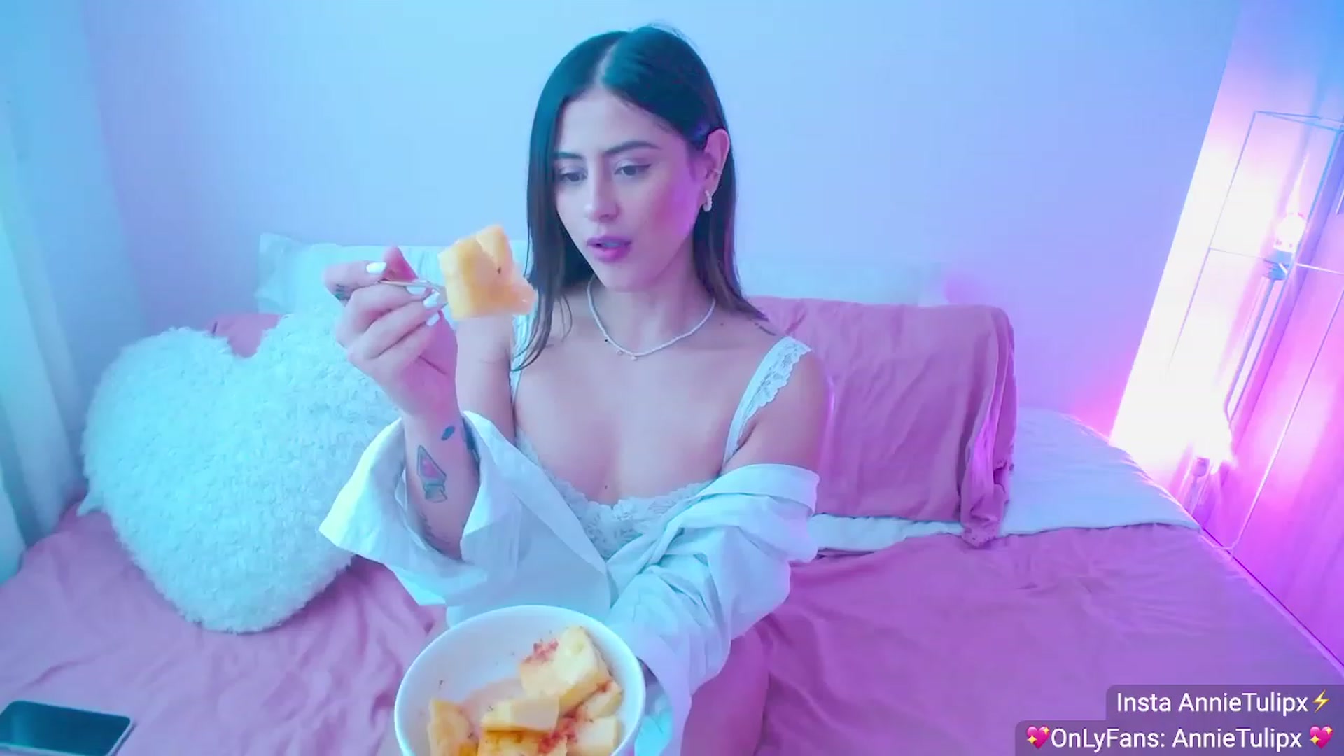 Gallery image thumbnail from CallieMaggot's myfreecams stream on, 07/12/2023, 23:42 image 3 of 20