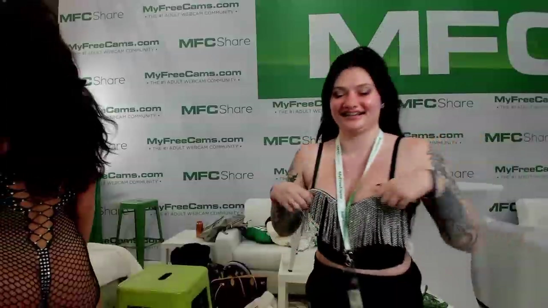Gallery image thumbnail from CallieMyers's myfreecams stream on, 01/26/2024, 03:44 image 15 of 20
