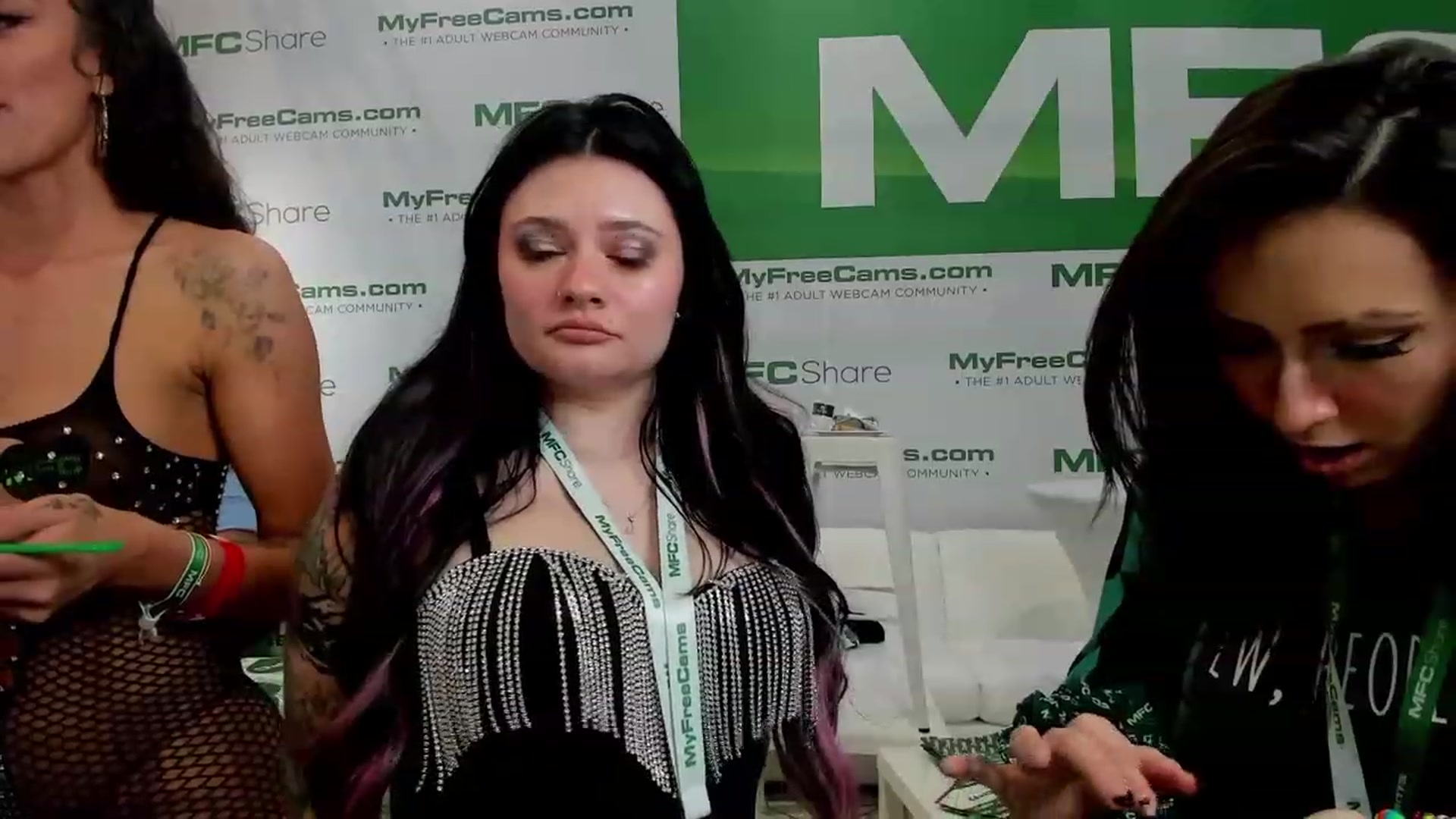Gallery image thumbnail from CallieMyers's myfreecams stream on, 01/26/2024, 03:44 image 12 of 20