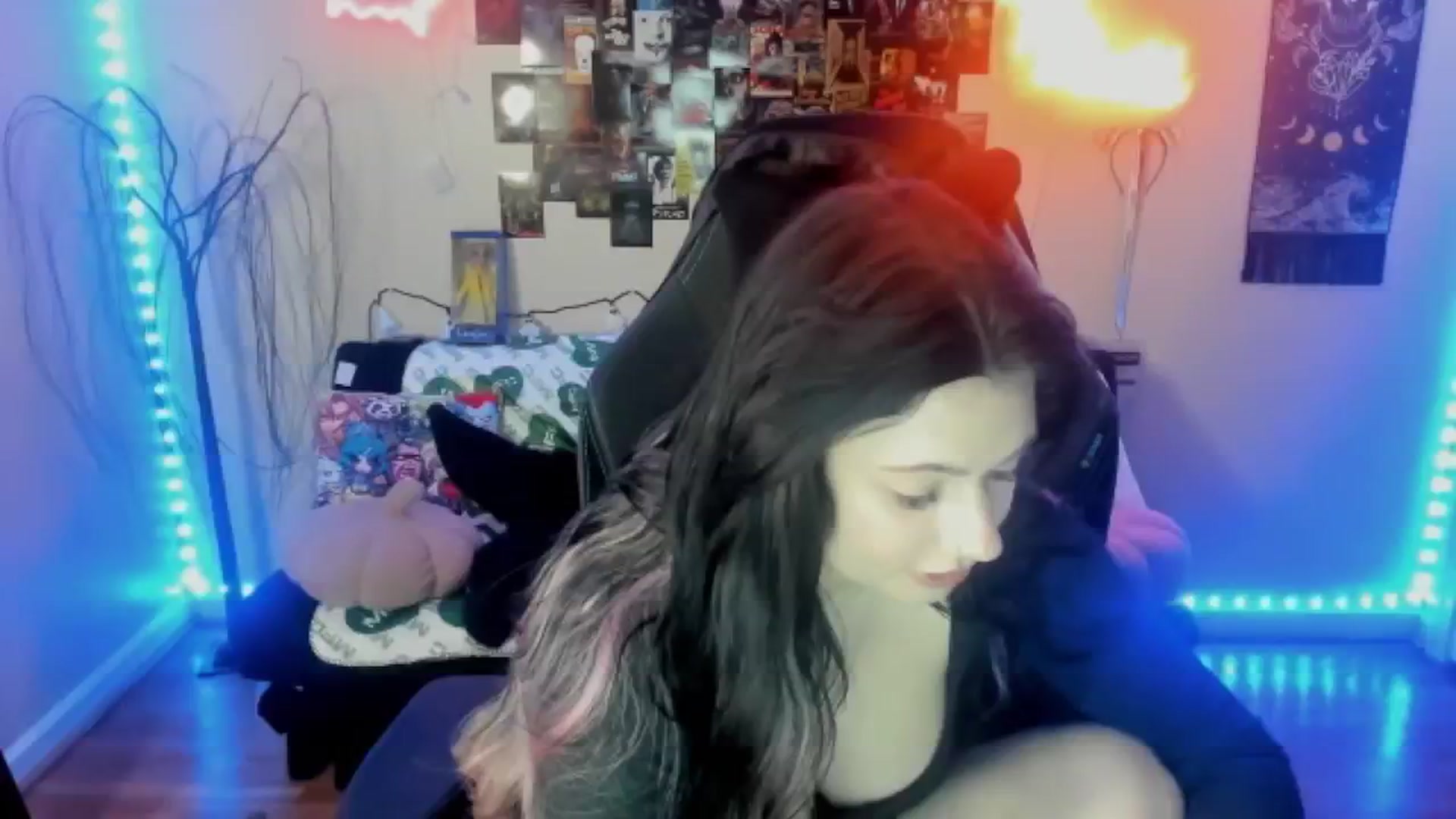Gallery image thumbnail from CallieMyers's myfreecams stream on, 03/11/2024, 15:38 image 4 of 20