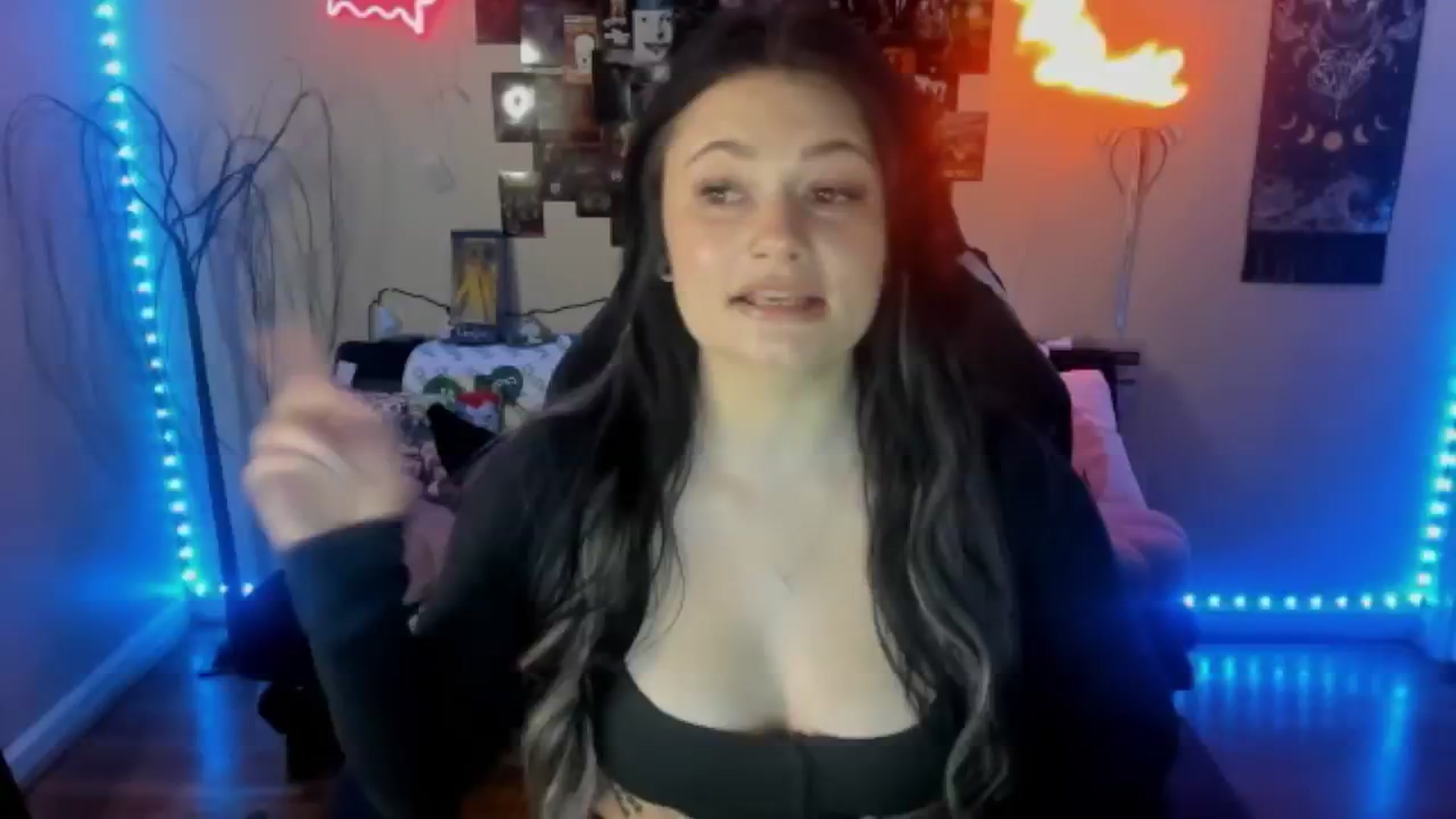 Gallery image thumbnail from CallieMyers's myfreecams stream on, 03/11/2024, 15:38 image 8 of 20