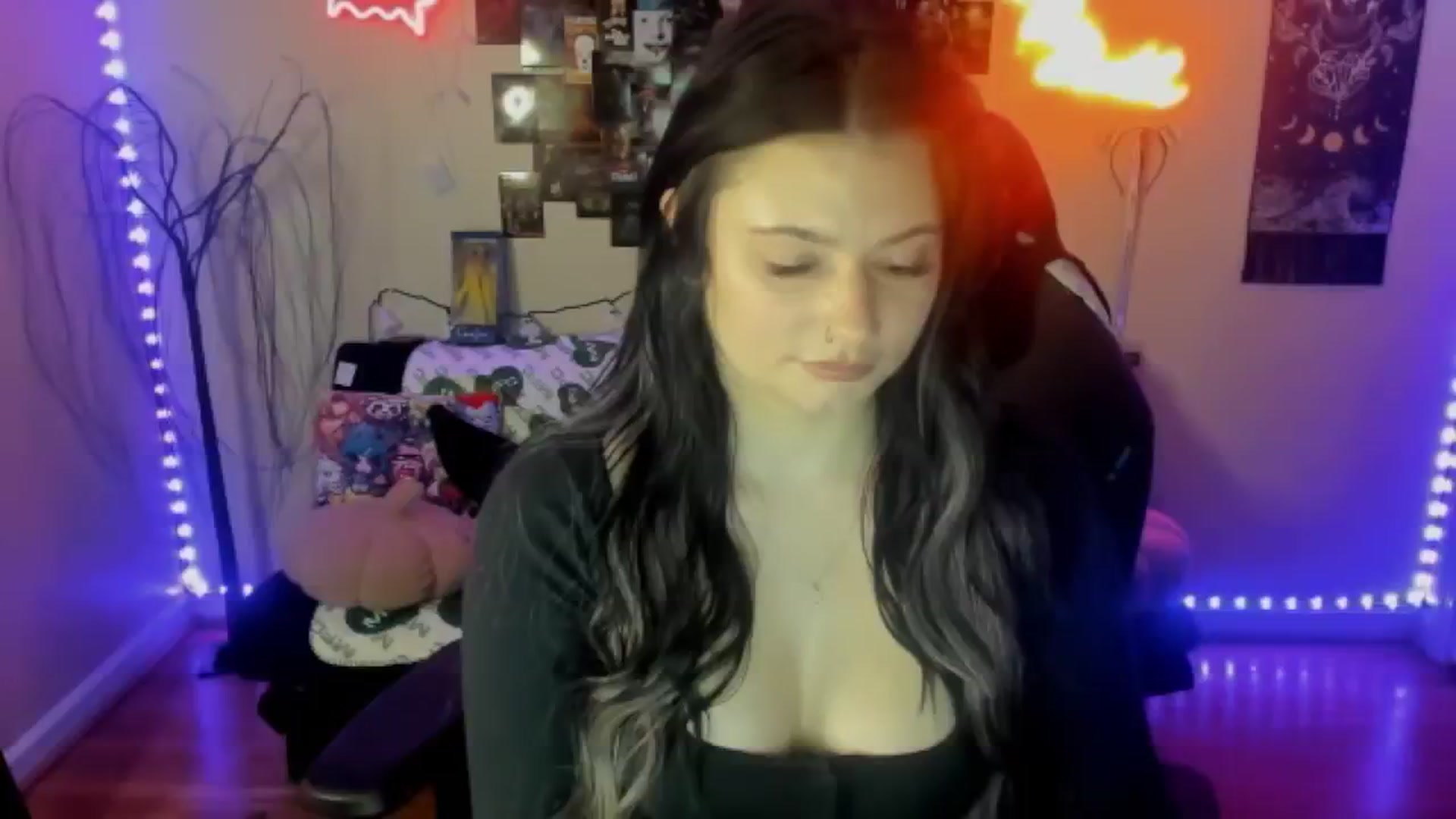 Gallery image thumbnail from CallieMyers's myfreecams stream on, 03/11/2024, 15:38 image 9 of 20