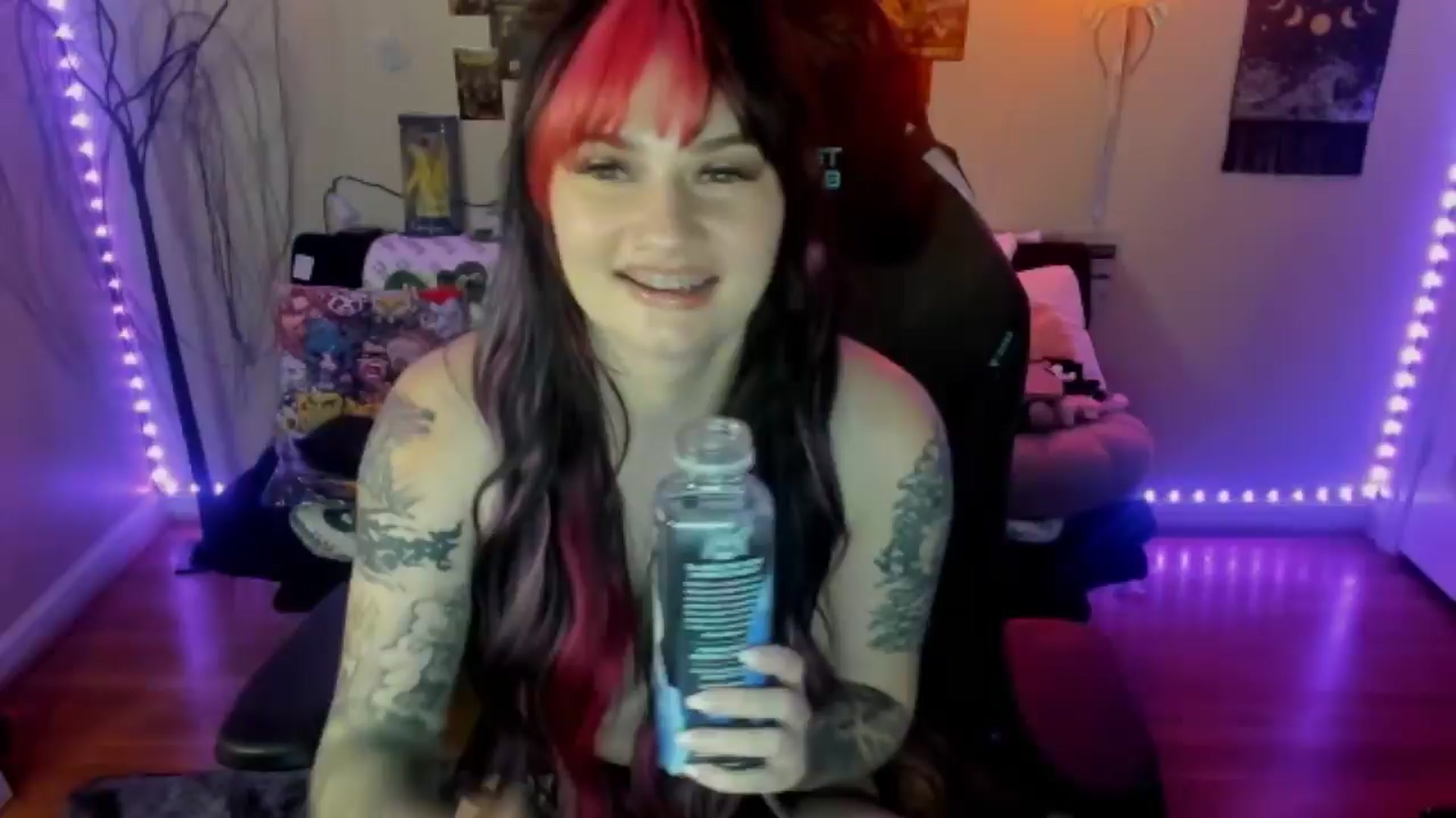 Gallery image thumbnail from CallieMyers's myfreecams stream on, 03/28/2024, 01:29 image 18 of 20