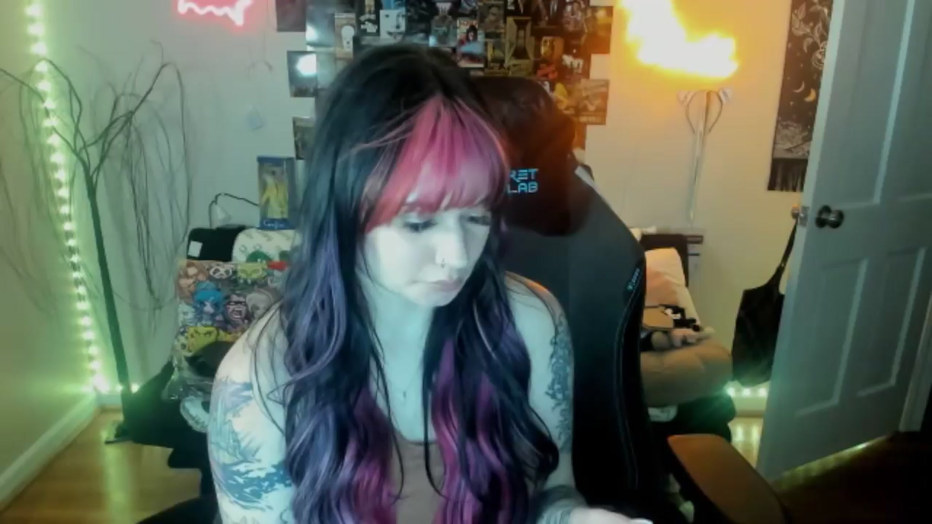 Gallery image thumbnail from CallieMyers's myfreecams stream on, 03/28/2024, 02:56 image 16 of 20