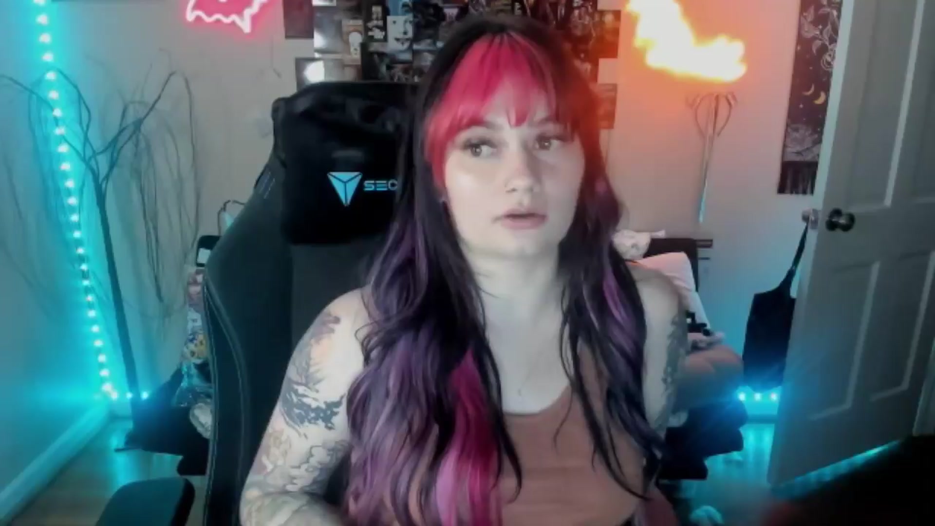 Gallery image thumbnail from CallieMyers's myfreecams stream on, 03/28/2024, 02:56 image 18 of 20