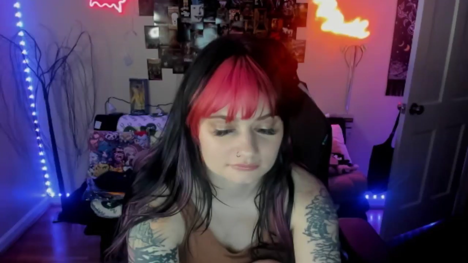 Gallery image thumbnail from CallieMyers's myfreecams stream on, 03/28/2024, 02:56 image 17 of 20