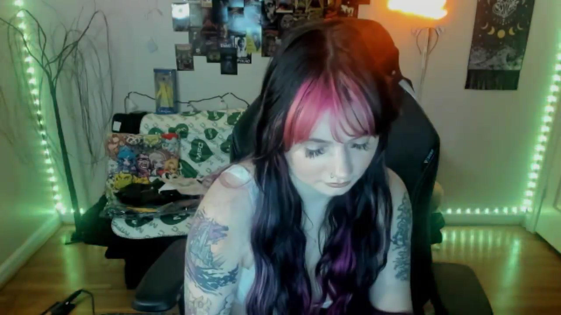 Gallery image thumbnail from CallieMyers's myfreecams stream on, 04/02/2024, 14:58 image 16 of 20