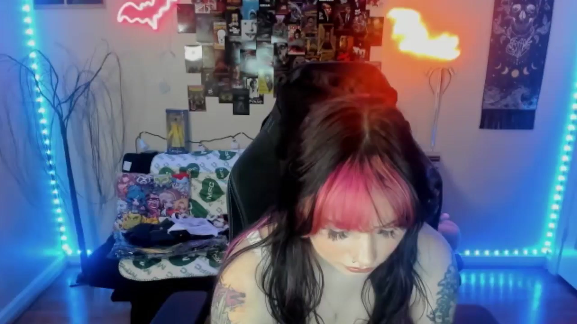Gallery image thumbnail from CallieMyers's myfreecams stream on, 04/02/2024, 14:58 image 1 of 20