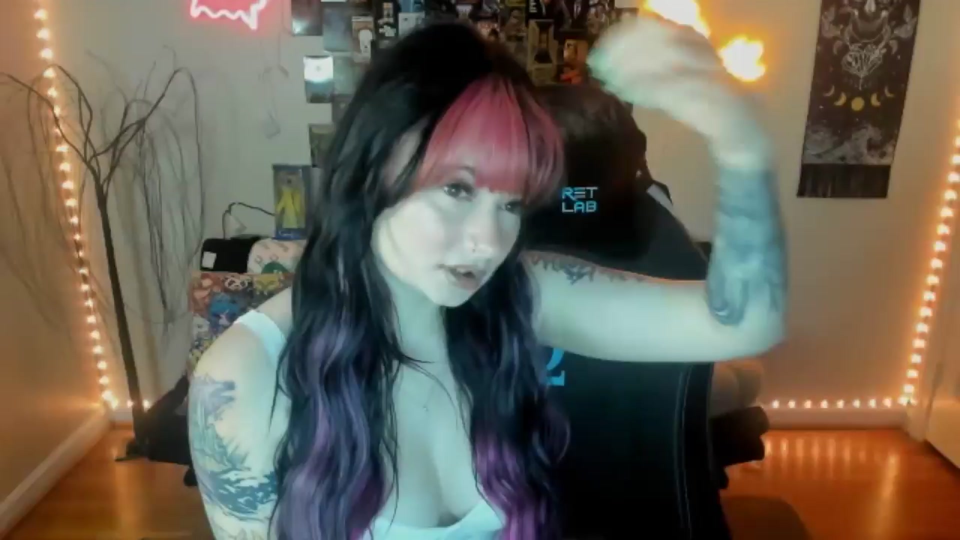 Gallery image thumbnail from CallieMyers's myfreecams stream on, 04/02/2024, 14:58 image 8 of 20
