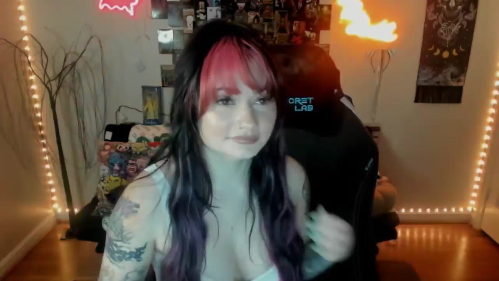 Gallery image thumbnail from CallieMyers's myfreecams stream on, 04/02/2024, 14:58 image 10 of 20