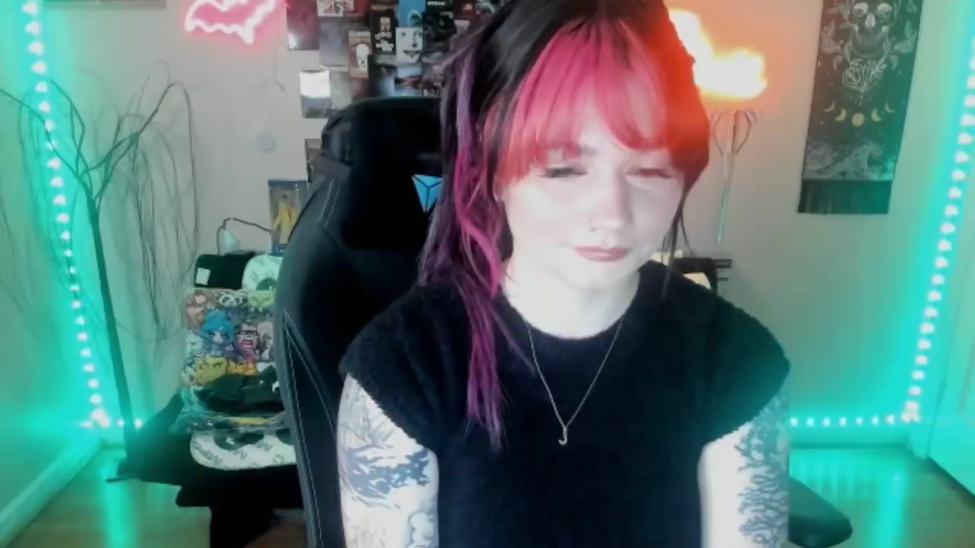 Gallery image thumbnail from CallieMyers's myfreecams stream on, 04/03/2024, 15:43 image 3 of 20