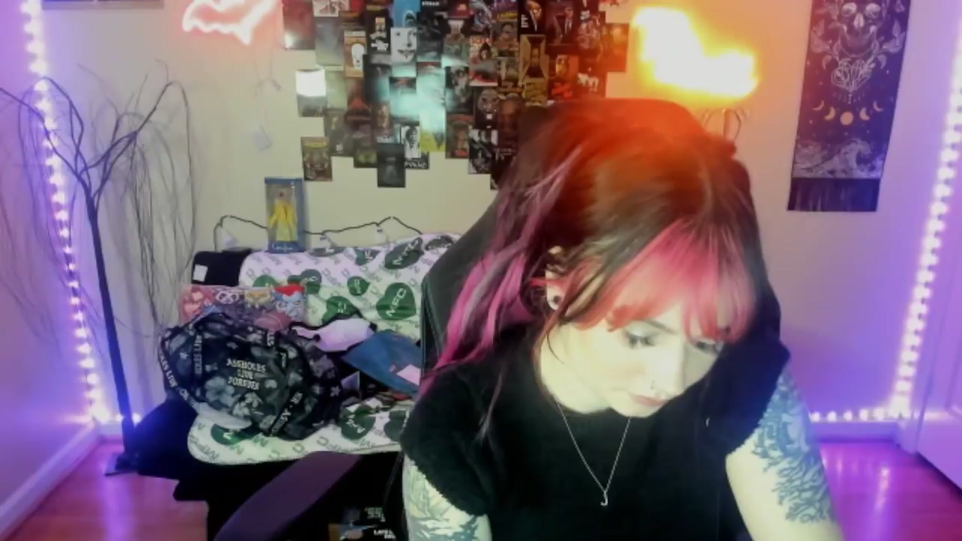 Gallery image thumbnail from CallieMyers's myfreecams stream on, 04/03/2024, 15:43 image 20 of 20
