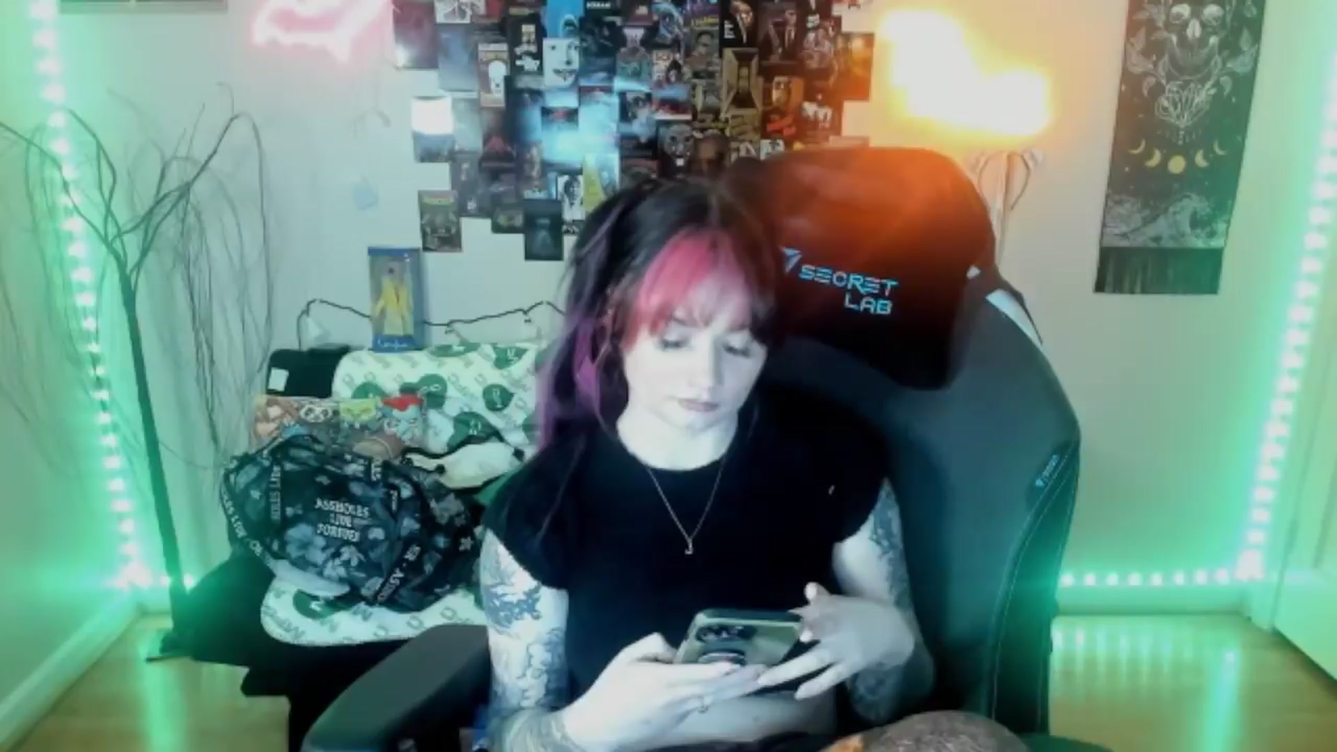 Gallery image thumbnail from CallieMyers's myfreecams stream on, 04/03/2024, 15:43 image 16 of 20