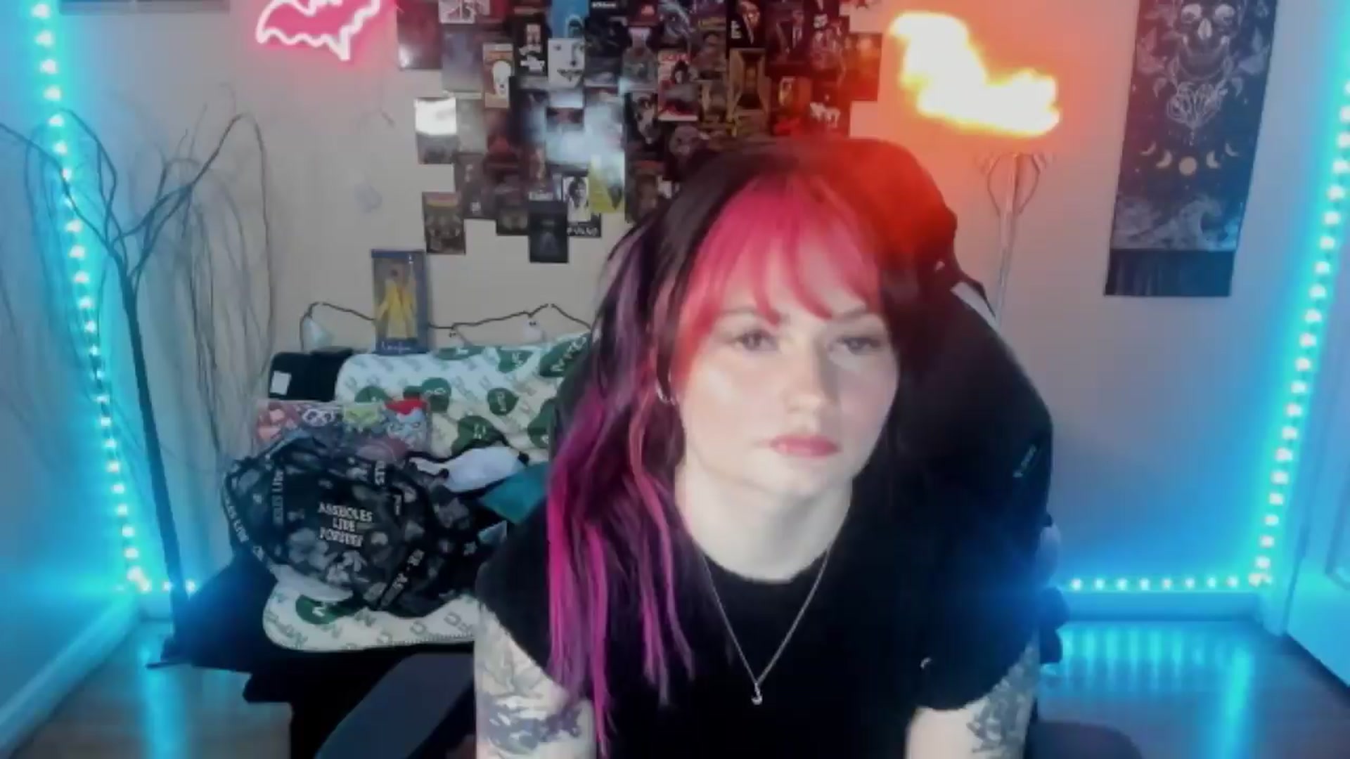 Gallery image thumbnail from CallieMyers's myfreecams stream on, 04/03/2024, 15:43 image 13 of 20