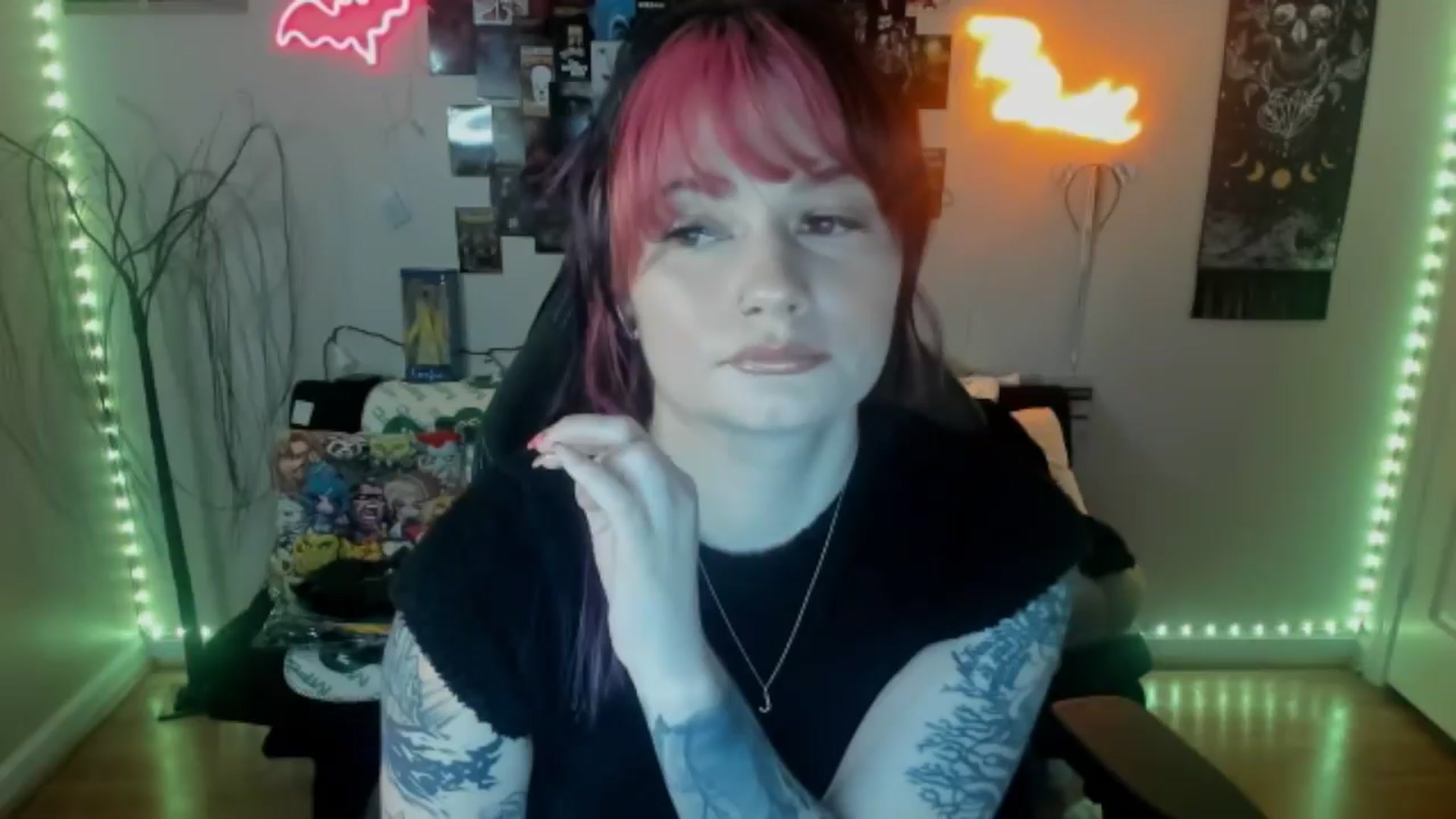 Gallery image thumbnail from CallieMyers's myfreecams stream on, 04/03/2024, 15:43 image 6 of 20