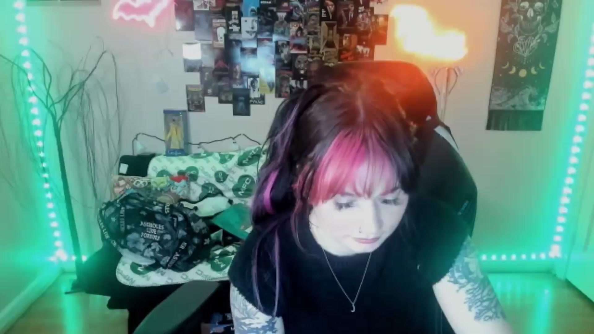 Gallery image thumbnail from CallieMyers's myfreecams stream on, 04/03/2024, 15:43 image 15 of 20